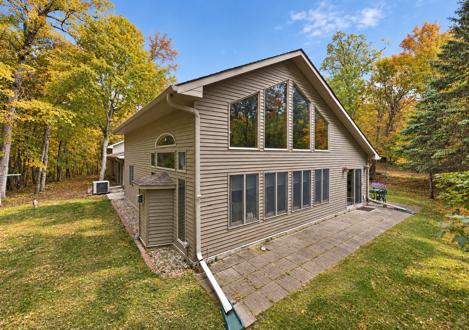 2000 single family home for sale at 17135 200th Street in Lake Park, MN — 3 bed, 2 bath (photo 2 of 40)