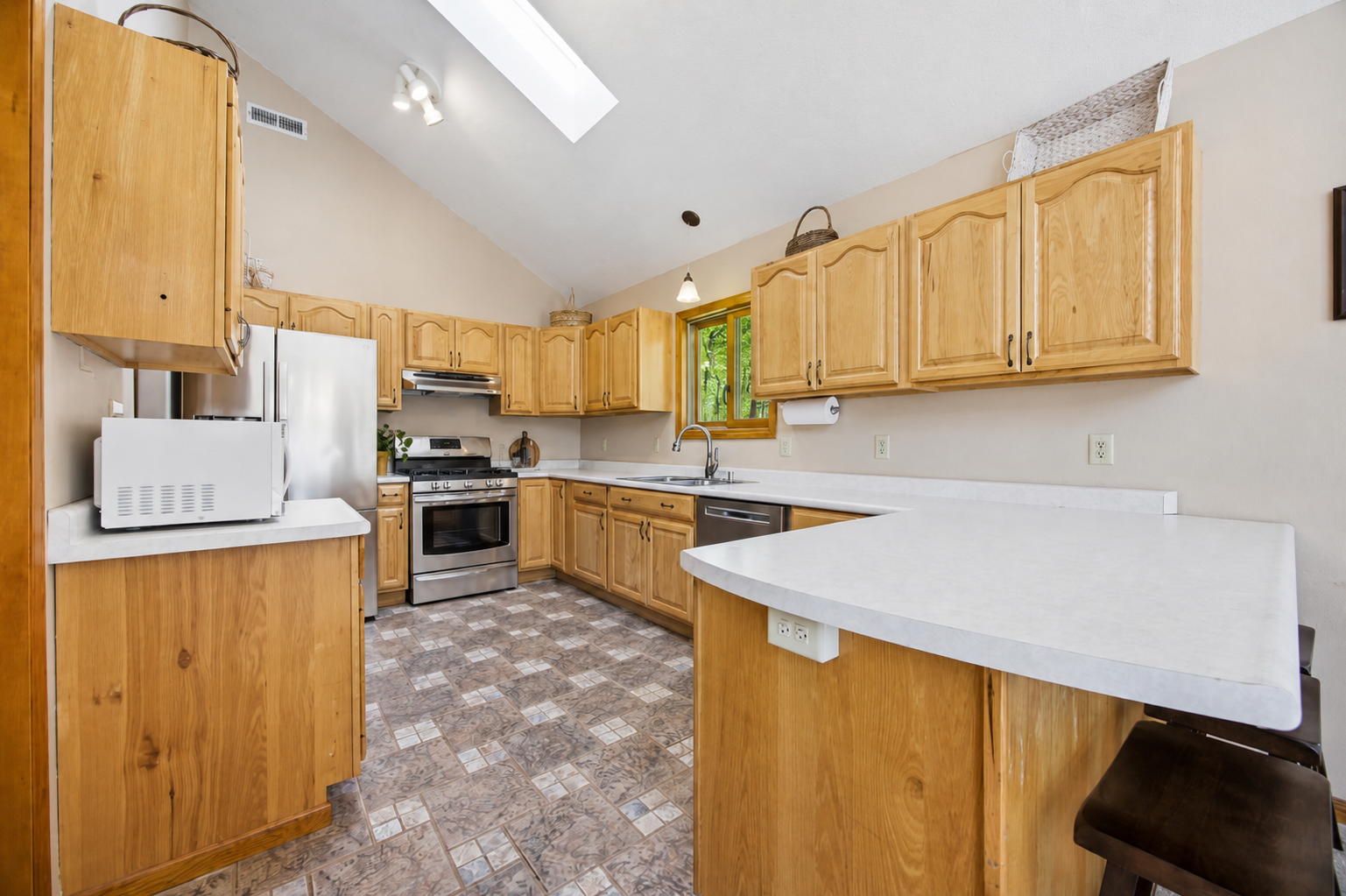2000 single family home for sale at 17135 200th Street in Lake Park, MN — 3 bed, 2 bath (photo 8 of 40)