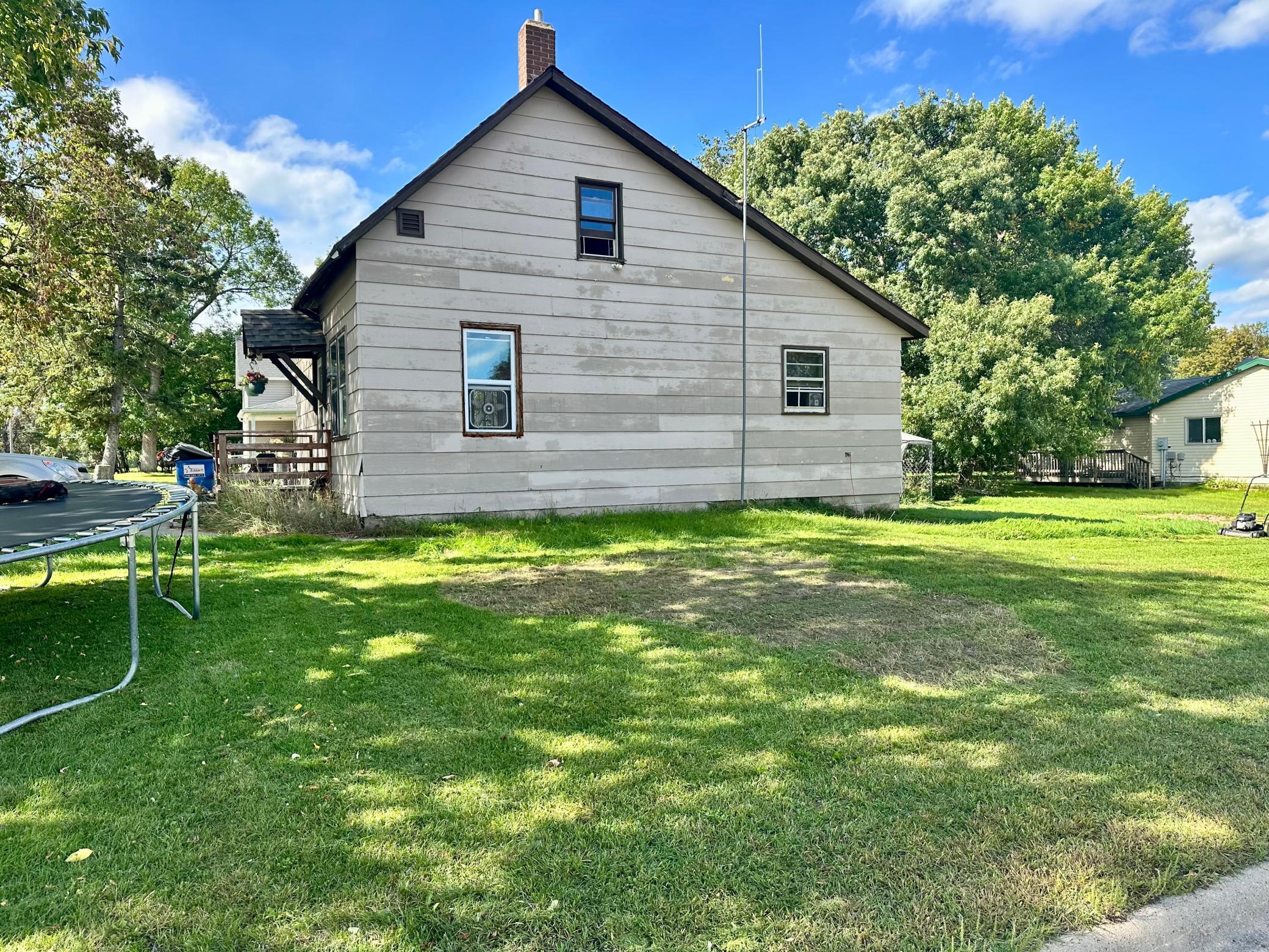 1940 single family home for sale at 222 Cedar Avenue NE in Wadena, MN — 2 bed, 1 bath (photo 2 of 17)