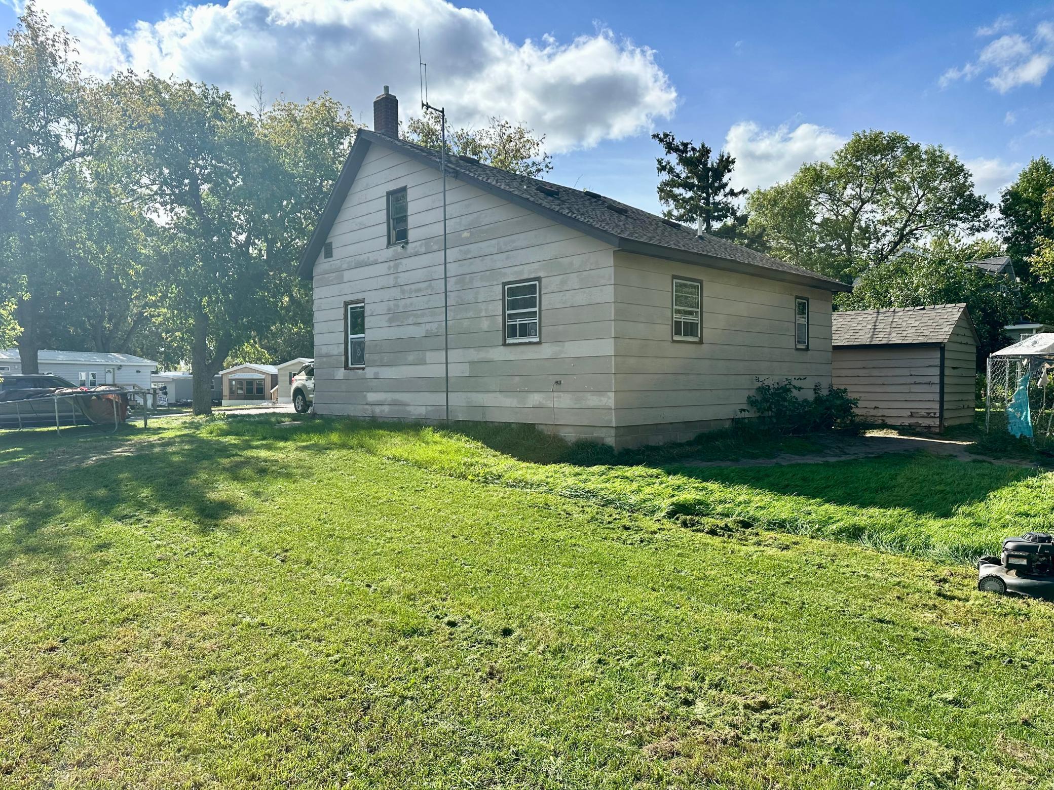 1940 single family home for sale at 222 Cedar Avenue NE in Wadena, MN — 2 bed, 1 bath (photo 3 of 17)