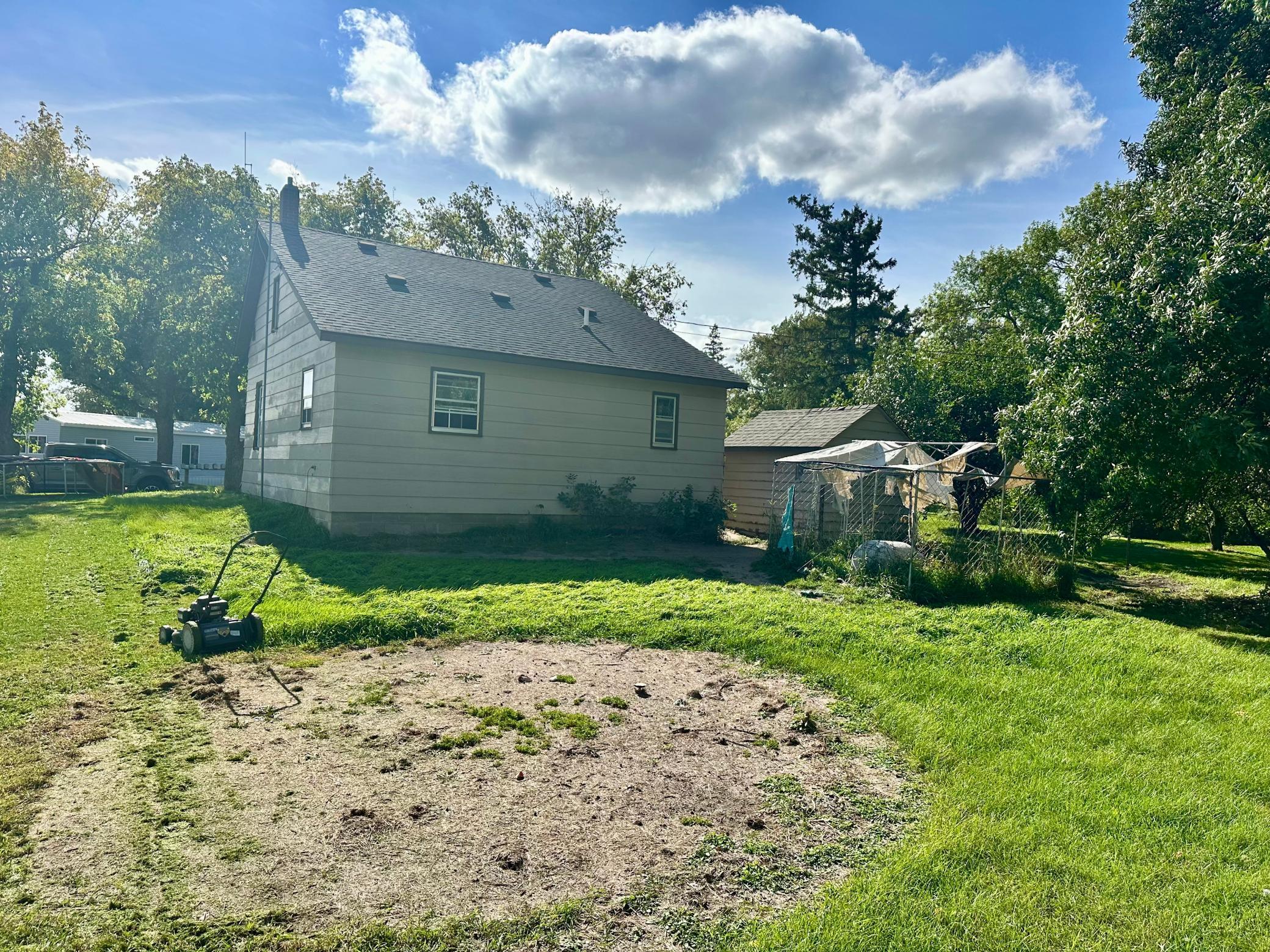 1940 single family home for sale at 222 Cedar Avenue NE in Wadena, MN — 2 bed, 1 bath (photo 4 of 17)