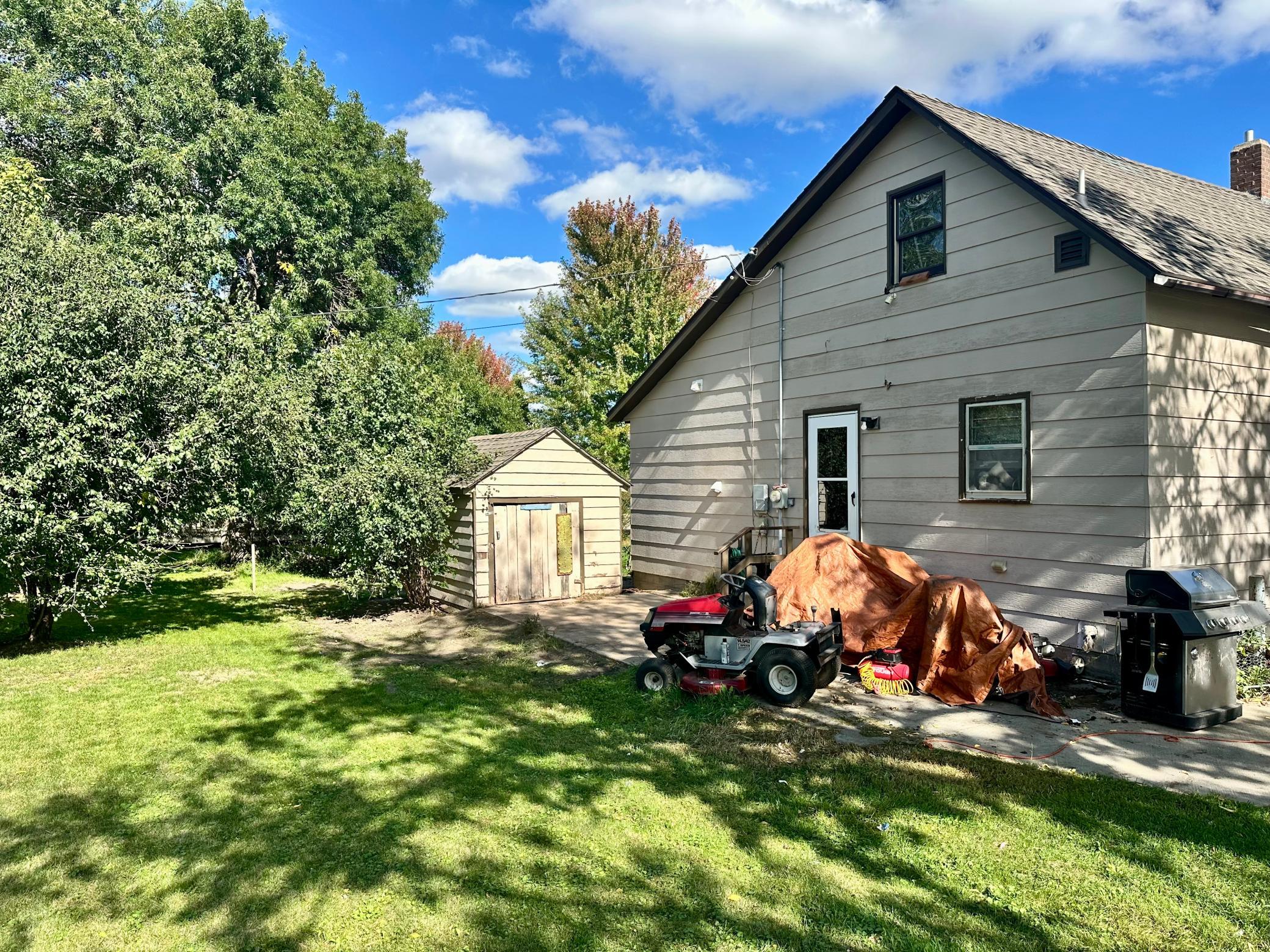 1940 single family home for sale at 222 Cedar Avenue NE in Wadena, MN — 2 bed, 1 bath (photo 5 of 17)
