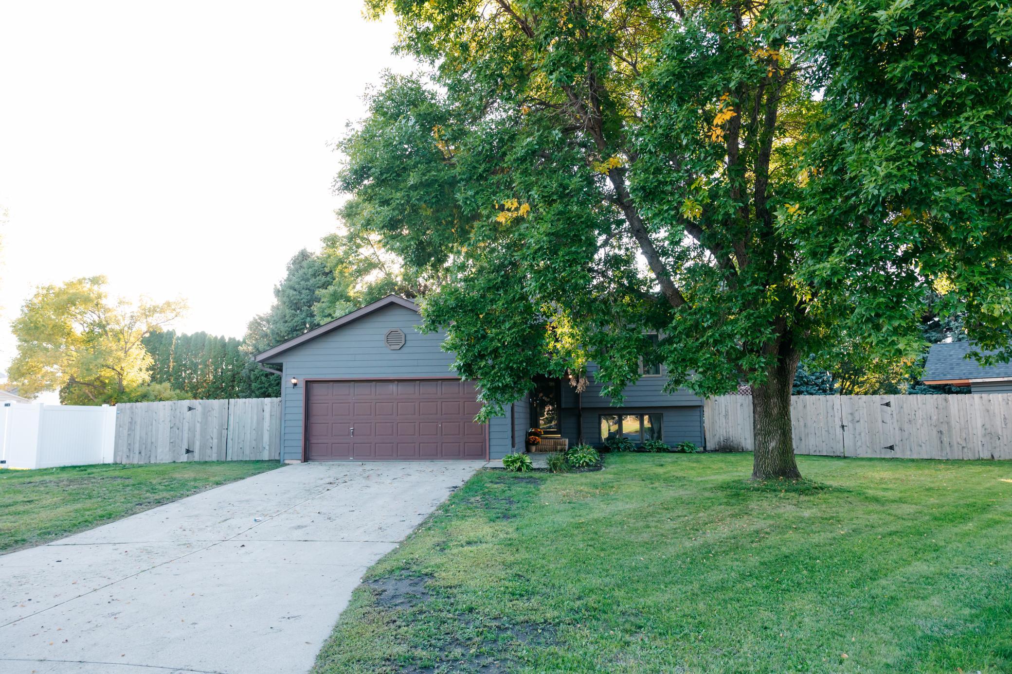 1988 single family home for sale at 3503 13th Street S in Moorhead, MN — 4 bed, 2 bath (photo 2 of 56)