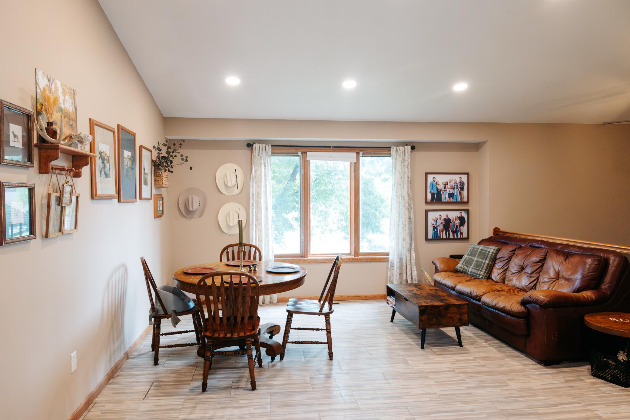 1988 single family home for sale at 3503 13th Street S in Moorhead, MN — 4 bed, 2 bath (photo 11 of 56)