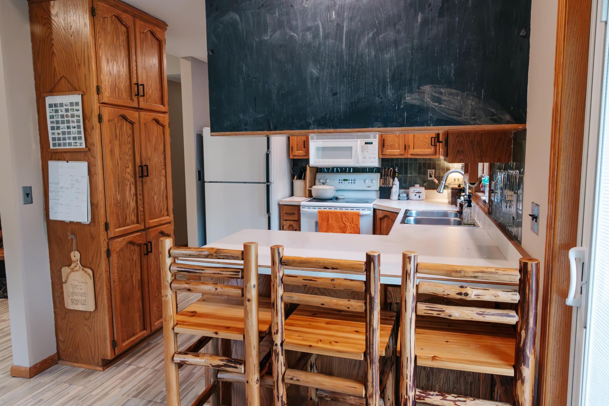 1988 single family home for sale at 3503 13th Street S in Moorhead, MN — 4 bed, 2 bath (photo 14 of 56)