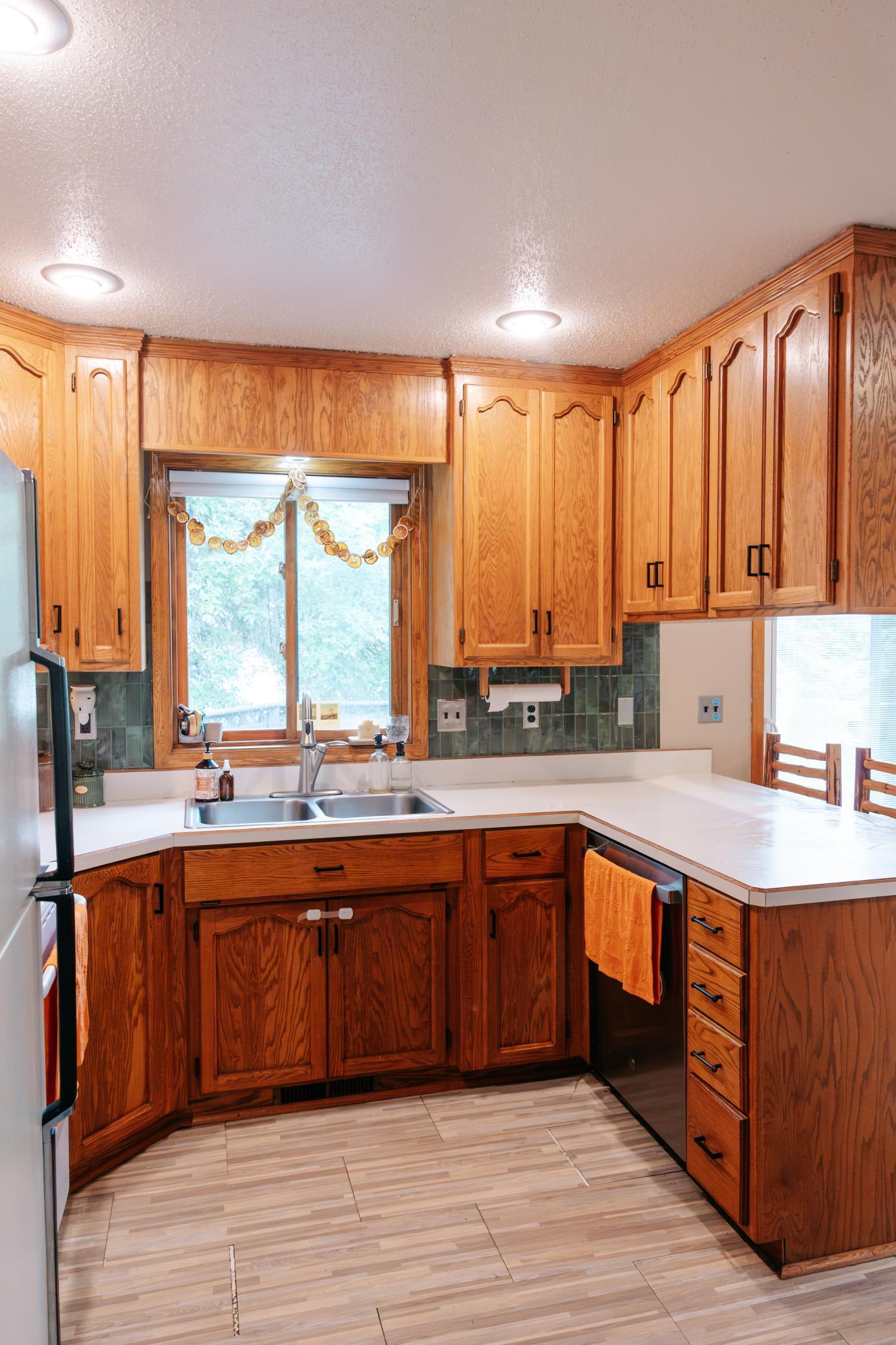 1988 single family home for sale at 3503 13th Street S in Moorhead, MN — 4 bed, 2 bath (photo 16 of 56)