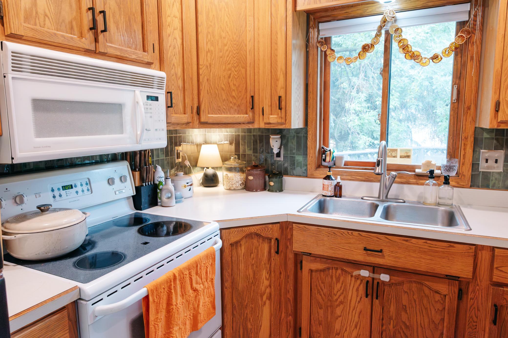 1988 single family home for sale at 3503 13th Street S in Moorhead, MN — 4 bed, 2 bath (photo 18 of 56)