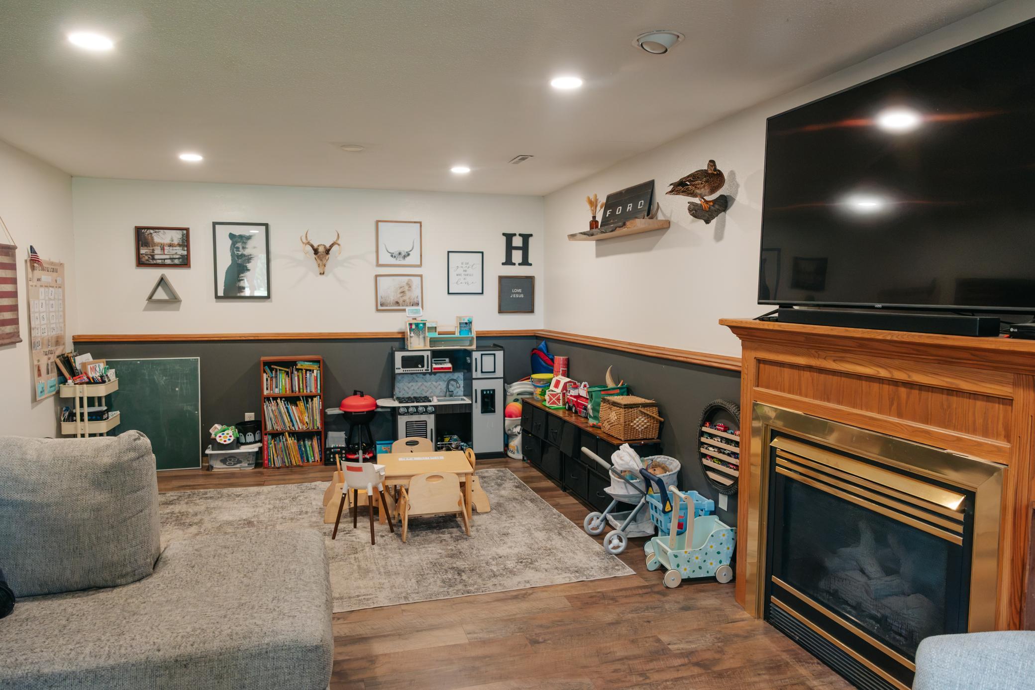 1988 single family home for sale at 3503 13th Street S in Moorhead, MN — 4 bed, 2 bath (photo 34 of 56)