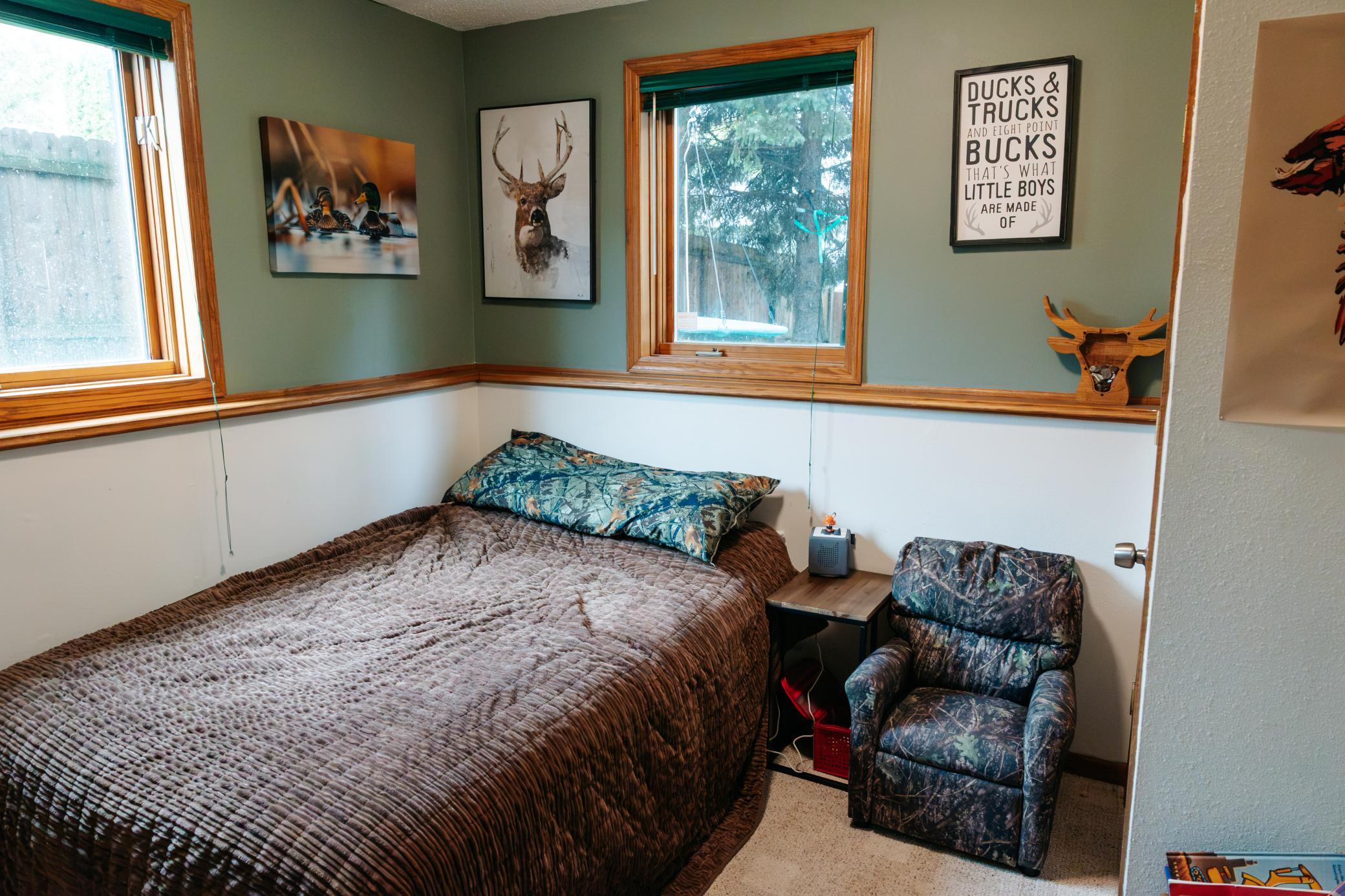 1988 single family home for sale at 3503 13th Street S in Moorhead, MN — 4 bed, 2 bath (photo 40 of 56)