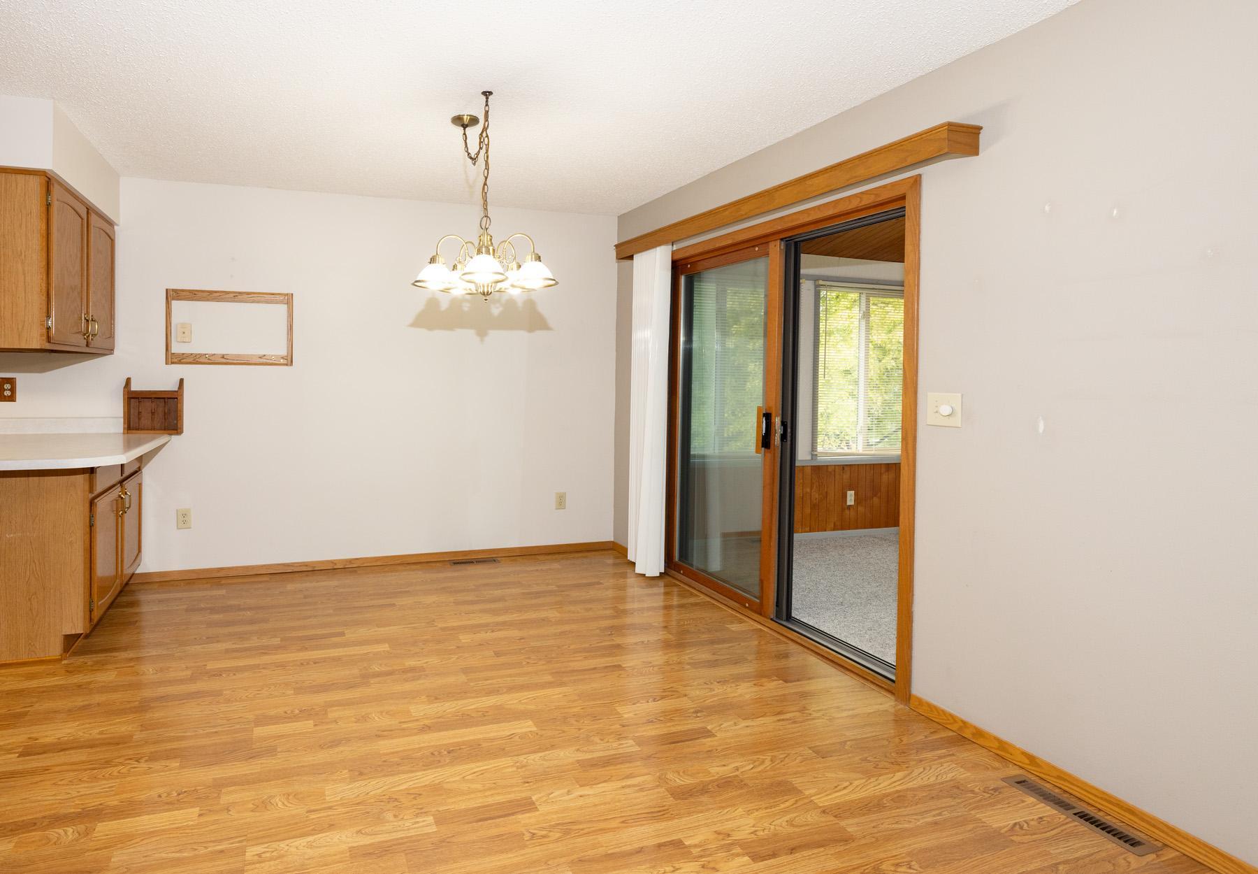1984 single family home for sale at 1913 26 1/2 Avenue S in Fargo, ND — 4 bed, 2 bath (photo 17 of 47)