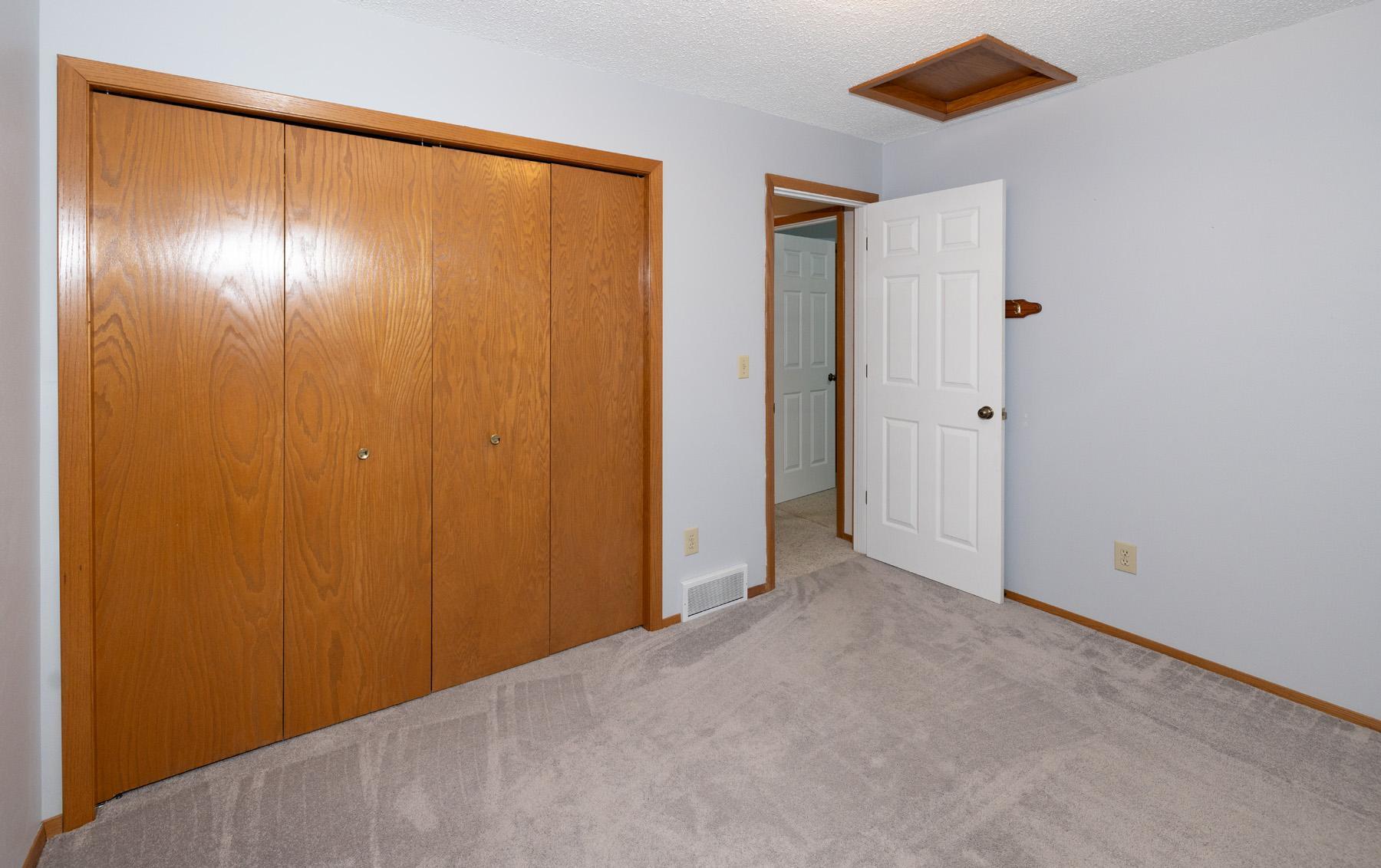 1984 single family home for sale at 1913 26 1/2 Avenue S in Fargo, ND — 4 bed, 2 bath (photo 26 of 47)