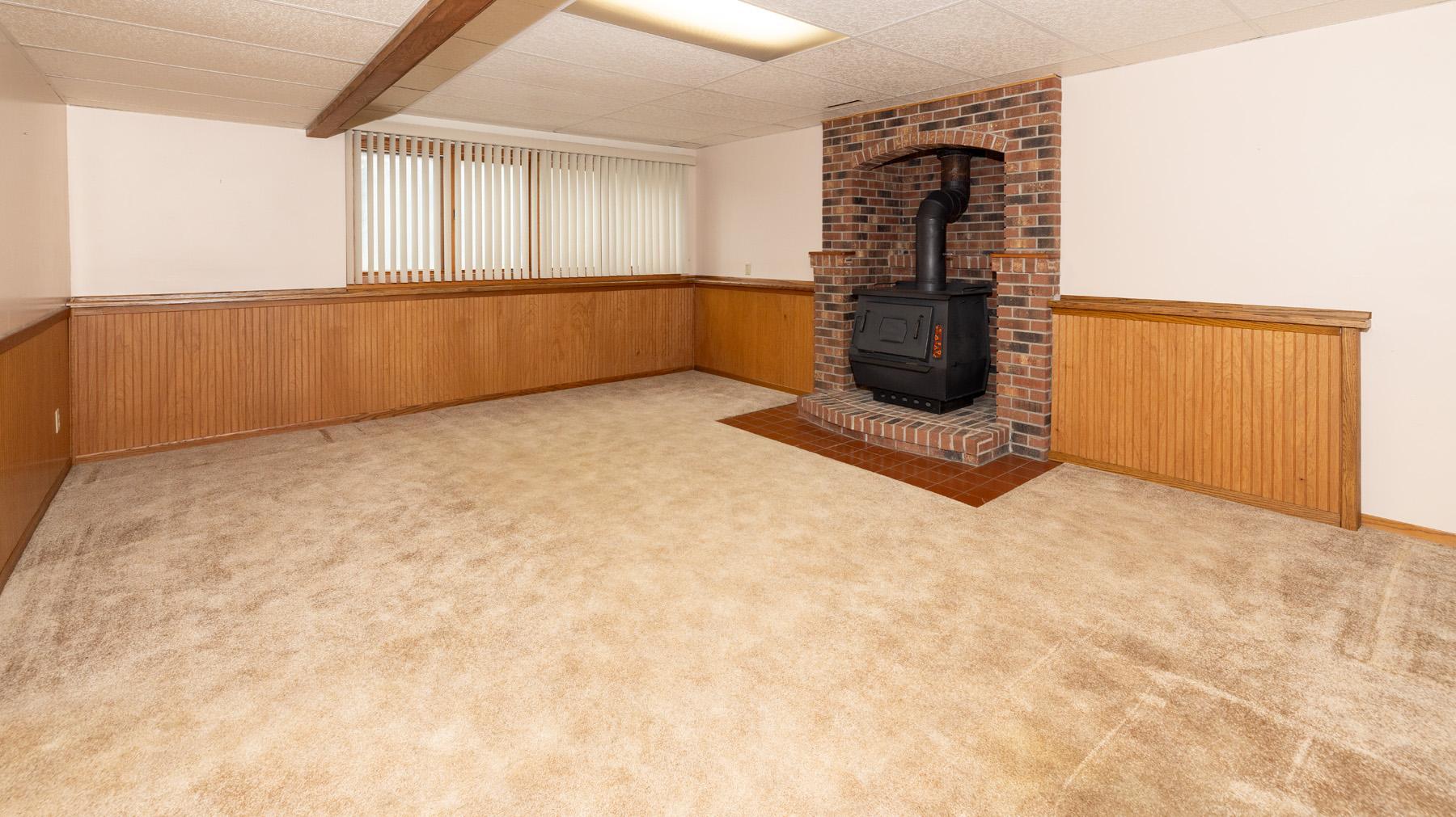 1984 single family home for sale at 1913 26 1/2 Avenue S in Fargo, ND — 4 bed, 2 bath (photo 28 of 47)