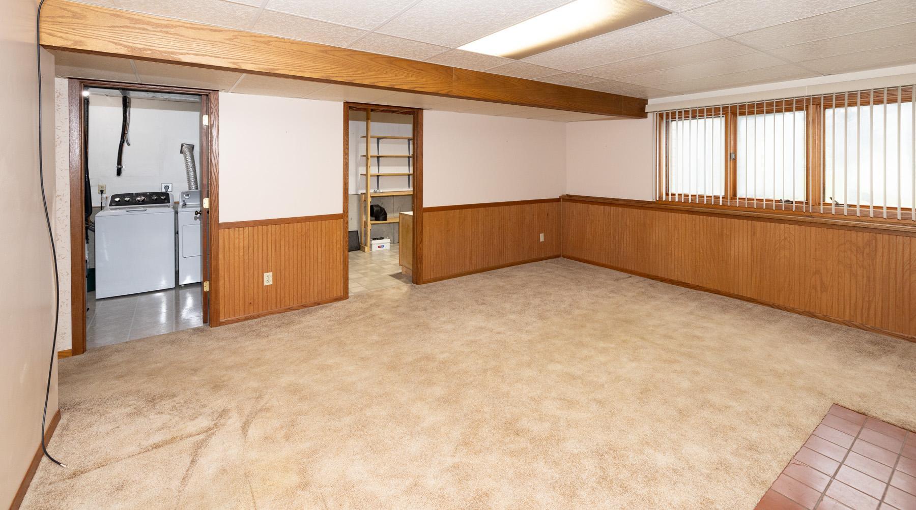 1984 single family home for sale at 1913 26 1/2 Avenue S in Fargo, ND — 4 bed, 2 bath (photo 29 of 47)