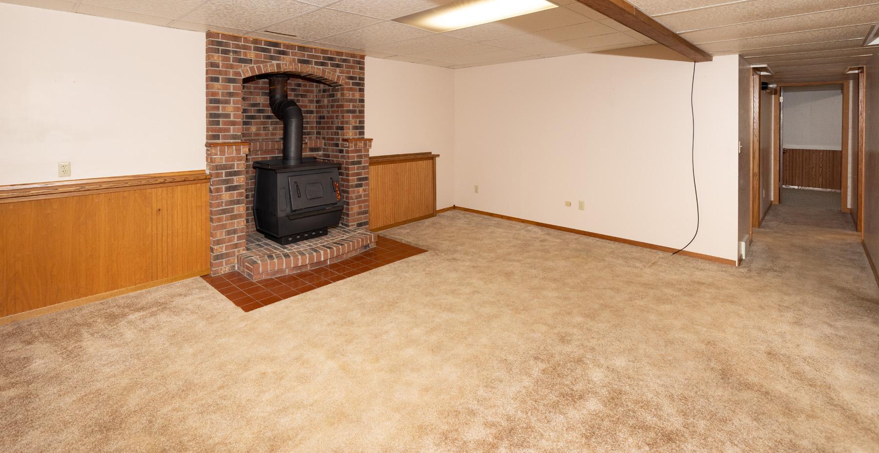 1984 single family home for sale at 1913 26 1/2 Avenue S in Fargo, ND — 4 bed, 2 bath (photo 30 of 47)
