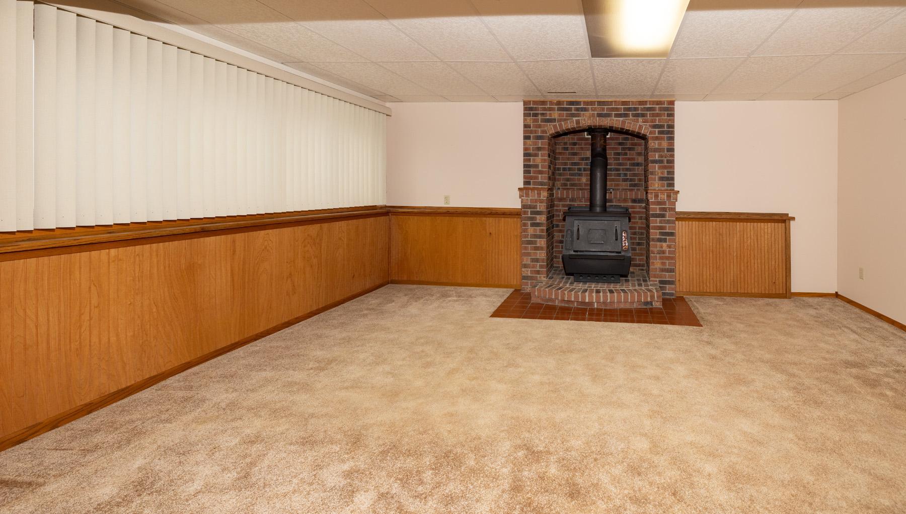1984 single family home for sale at 1913 26 1/2 Avenue S in Fargo, ND — 4 bed, 2 bath (photo 31 of 47)