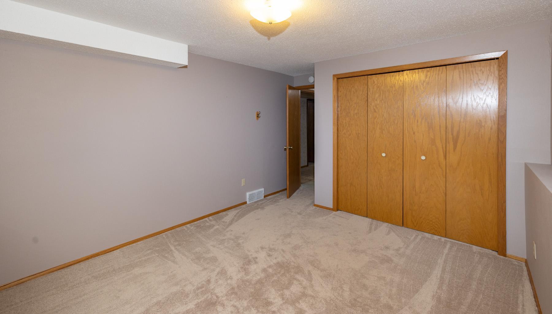 1984 single family home for sale at 1913 26 1/2 Avenue S in Fargo, ND — 4 bed, 2 bath (photo 33 of 47)