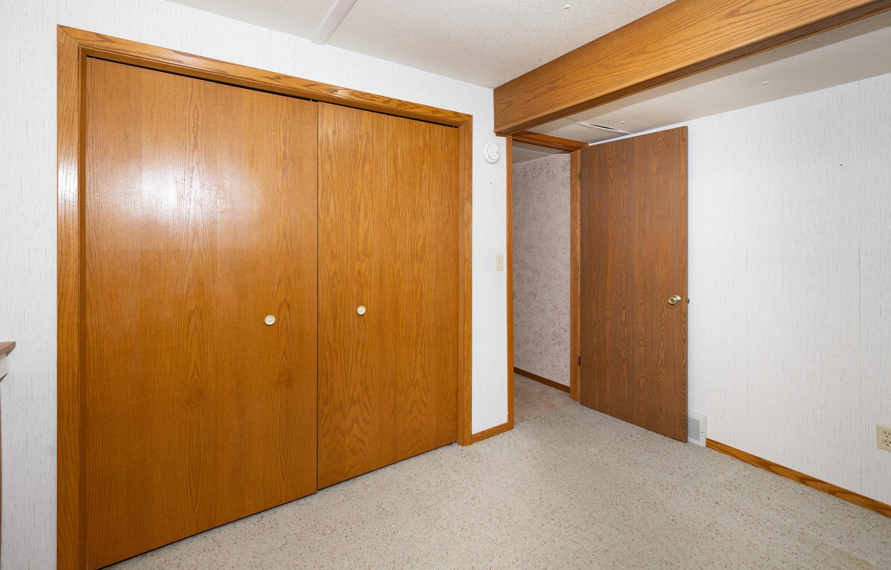 1984 single family home for sale at 1913 26 1/2 Avenue S in Fargo, ND — 4 bed, 2 bath (photo 35 of 47)