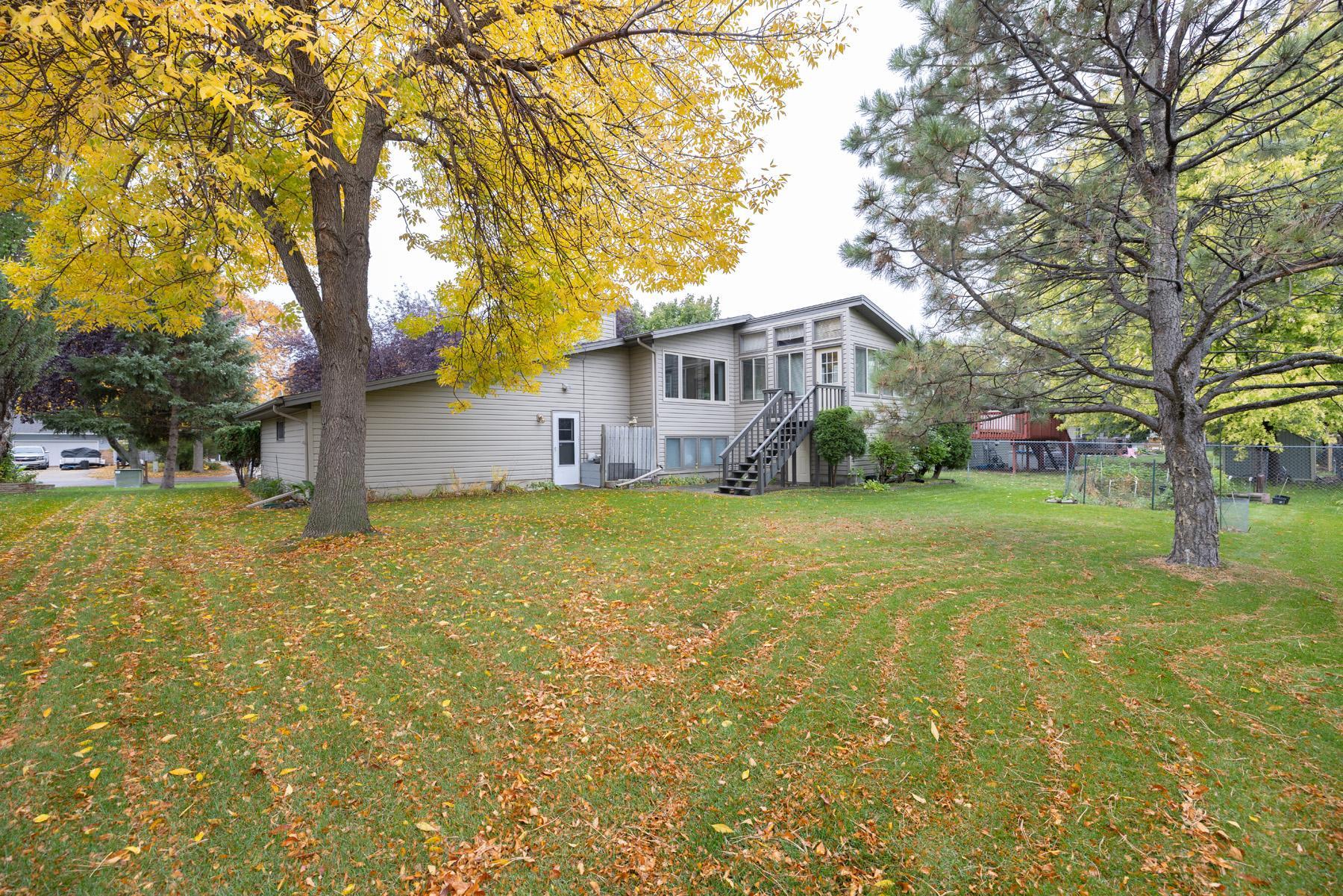 1984 single family home for sale at 1913 26 1/2 Avenue S in Fargo, ND — 4 bed, 2 bath (photo 43 of 47)