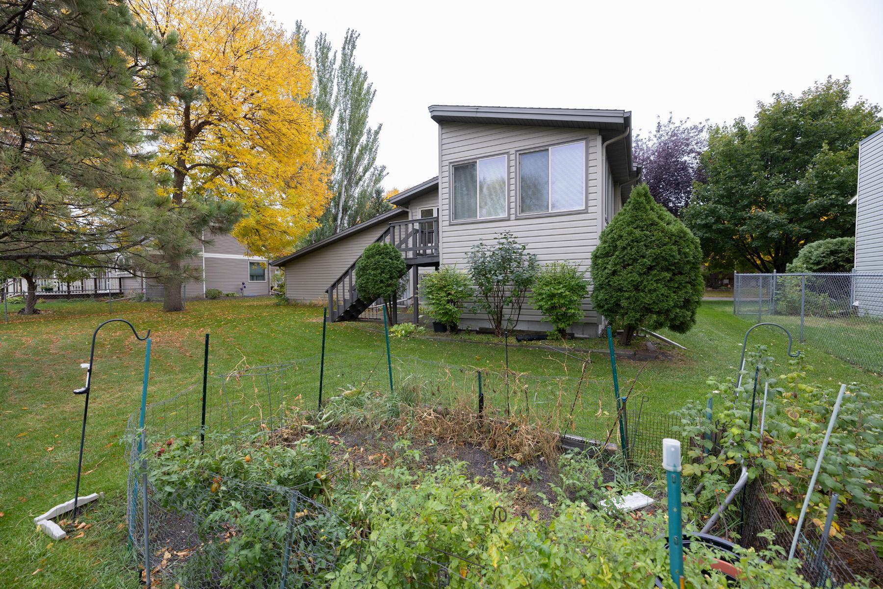 1984 single family home for sale at 1913 26 1/2 Avenue S in Fargo, ND — 4 bed, 2 bath (photo 46 of 47)