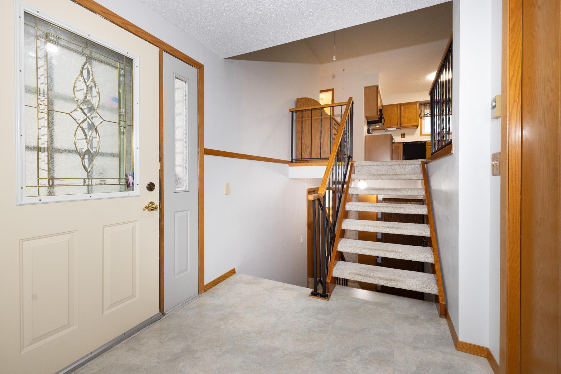 1984 single family home for sale at 1913 26 1/2 Avenue S in Fargo, ND — 4 bed, 2 bath (photo 6 of 47)
