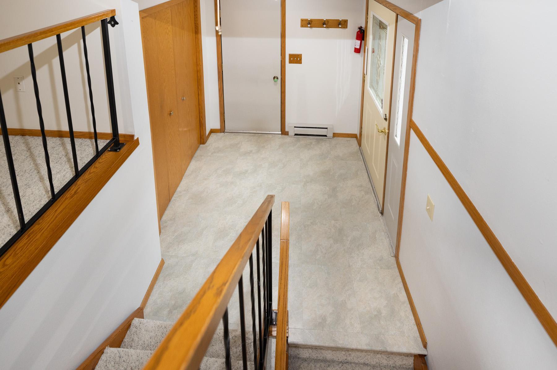 1984 single family home for sale at 1913 26 1/2 Avenue S in Fargo, ND — 4 bed, 2 bath (photo 8 of 47)