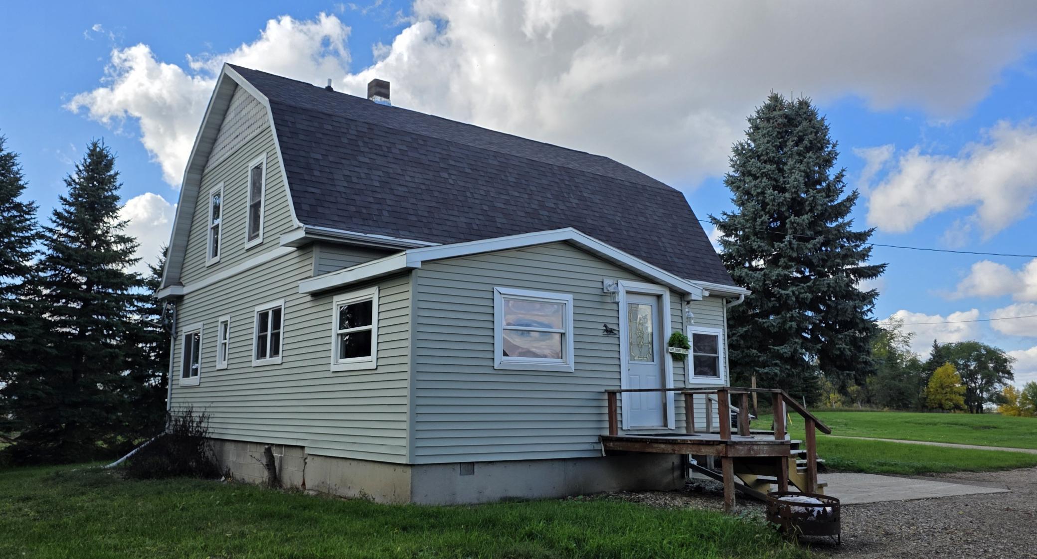 1920 single family home for sale at 6192 127th Avenue SE in Lisbon, ND — 4 bed, 1 bath (photo 2 of 32)