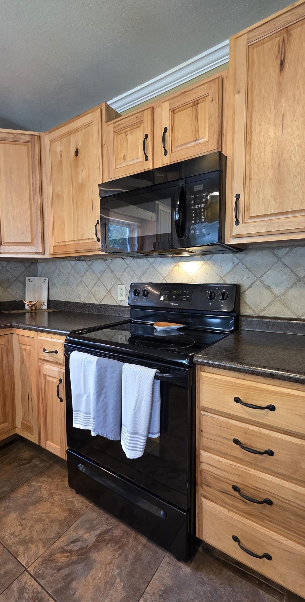 1920 single family home for sale at 6192 127th Avenue SE in Lisbon, ND — 4 bed, 1 bath (photo 7 of 32)