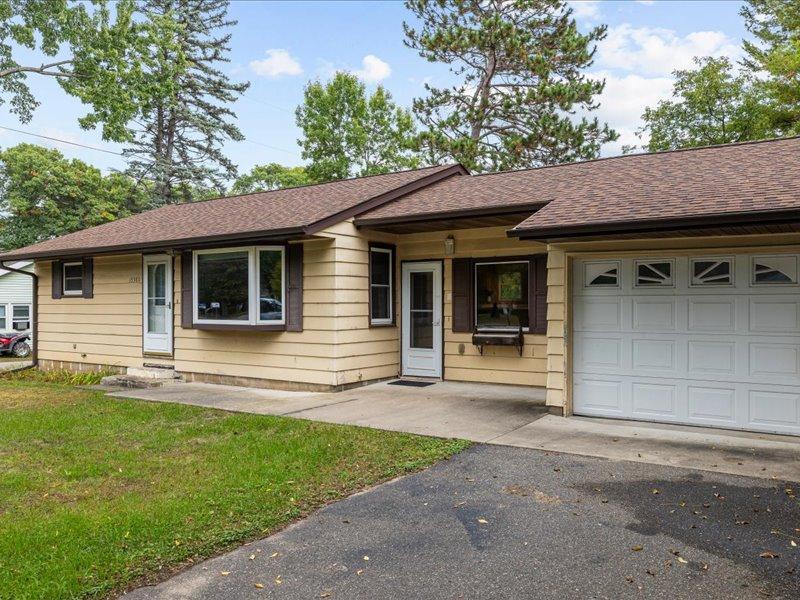 1950 single family home for sale at 13380 Memorywood Drive in Baxter, MN — 2 bed, 1 bath (photo 2 of 37)