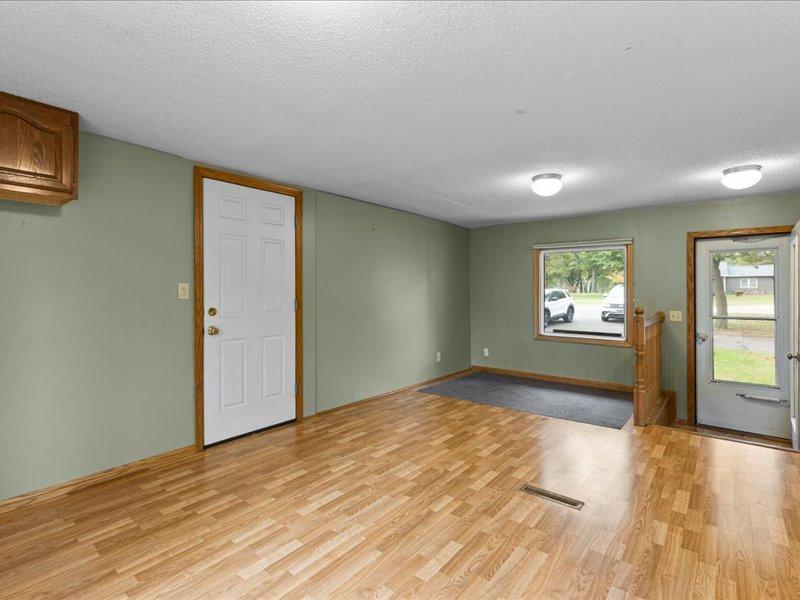1950 single family home for sale at 13380 Memorywood Drive in Baxter, MN — 2 bed, 1 bath (photo 6 of 37)