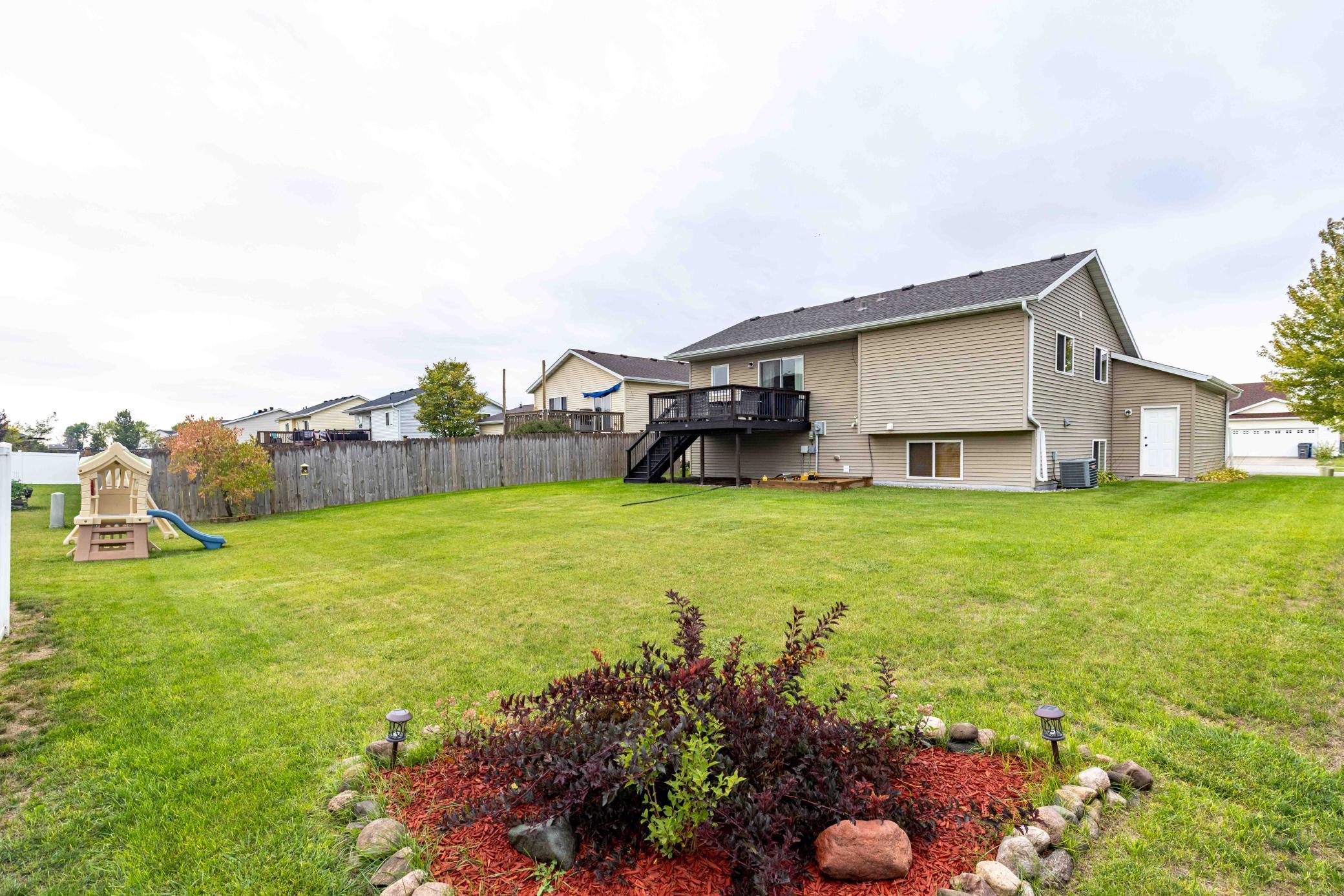 2010 single family home for sale at 4410 16 Street S in Moorhead, MN — 4 bed, 2 bath (photo 5 of 34)