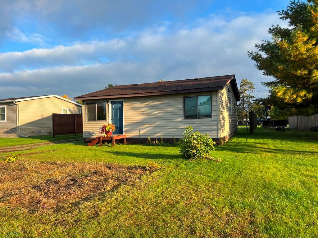 1953 single family home for sale at 455 NW 1st Street in Cohasset, MN — 2 bed, 1 bath (photo 50 of 50)