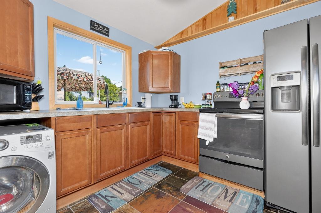 1953 single family home for sale at 455 NW 1st Street in Cohasset, MN — 2 bed, 1 bath (photo 6 of 50)