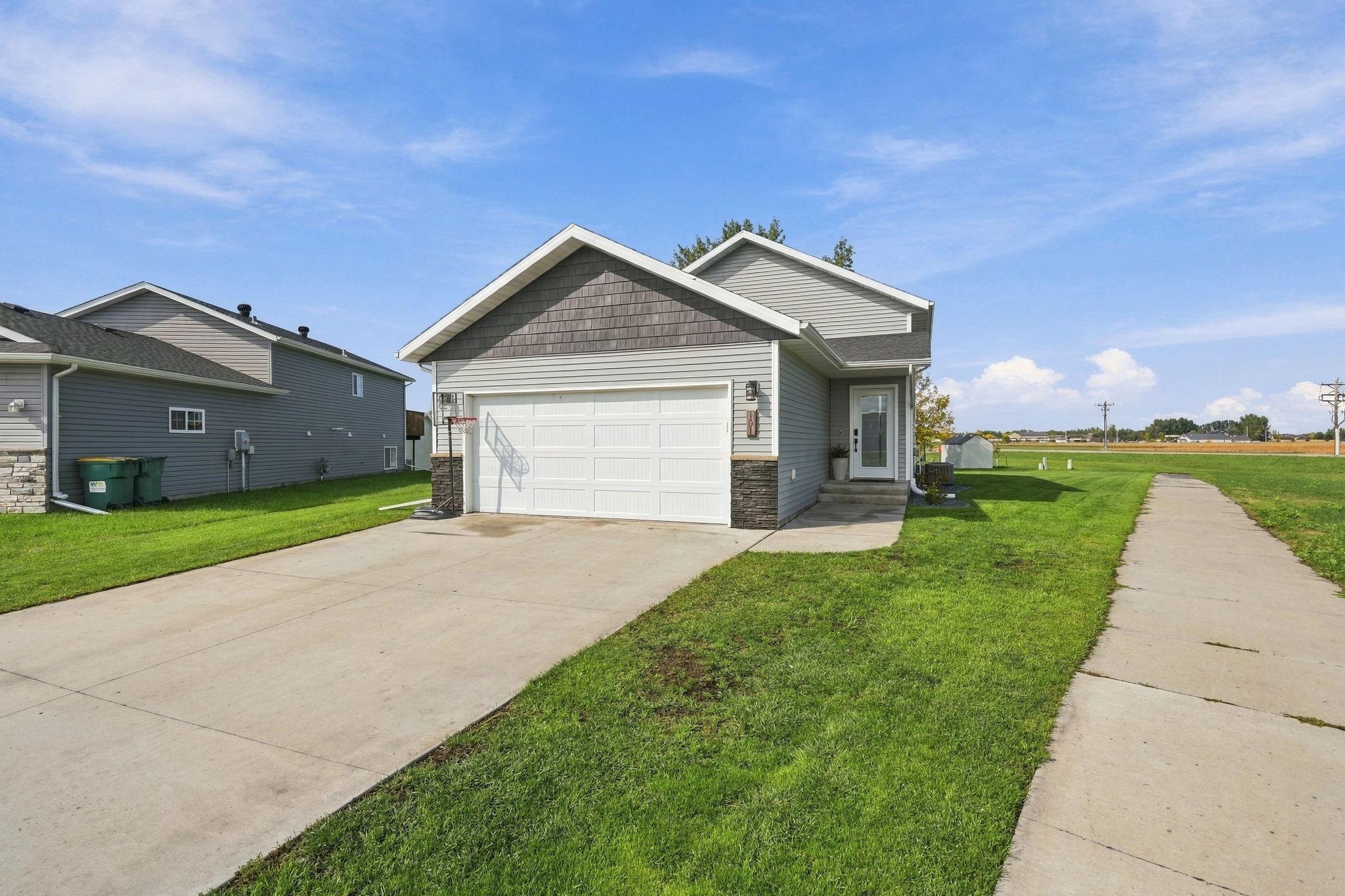 101 5th Street E, Horace, ND