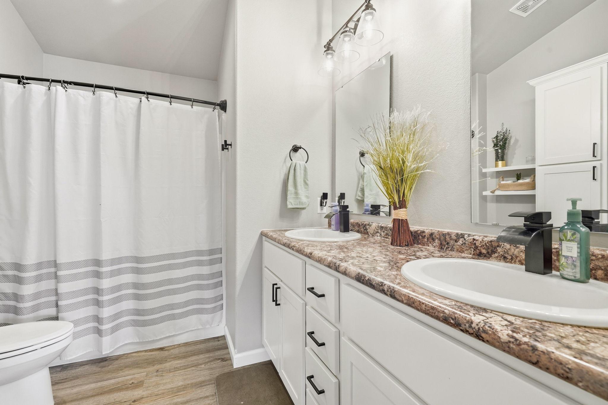 2019 single family home for sale at 101 5th Street E in Horace, ND — 3 bed, 2 bath (photo 17 of 44)