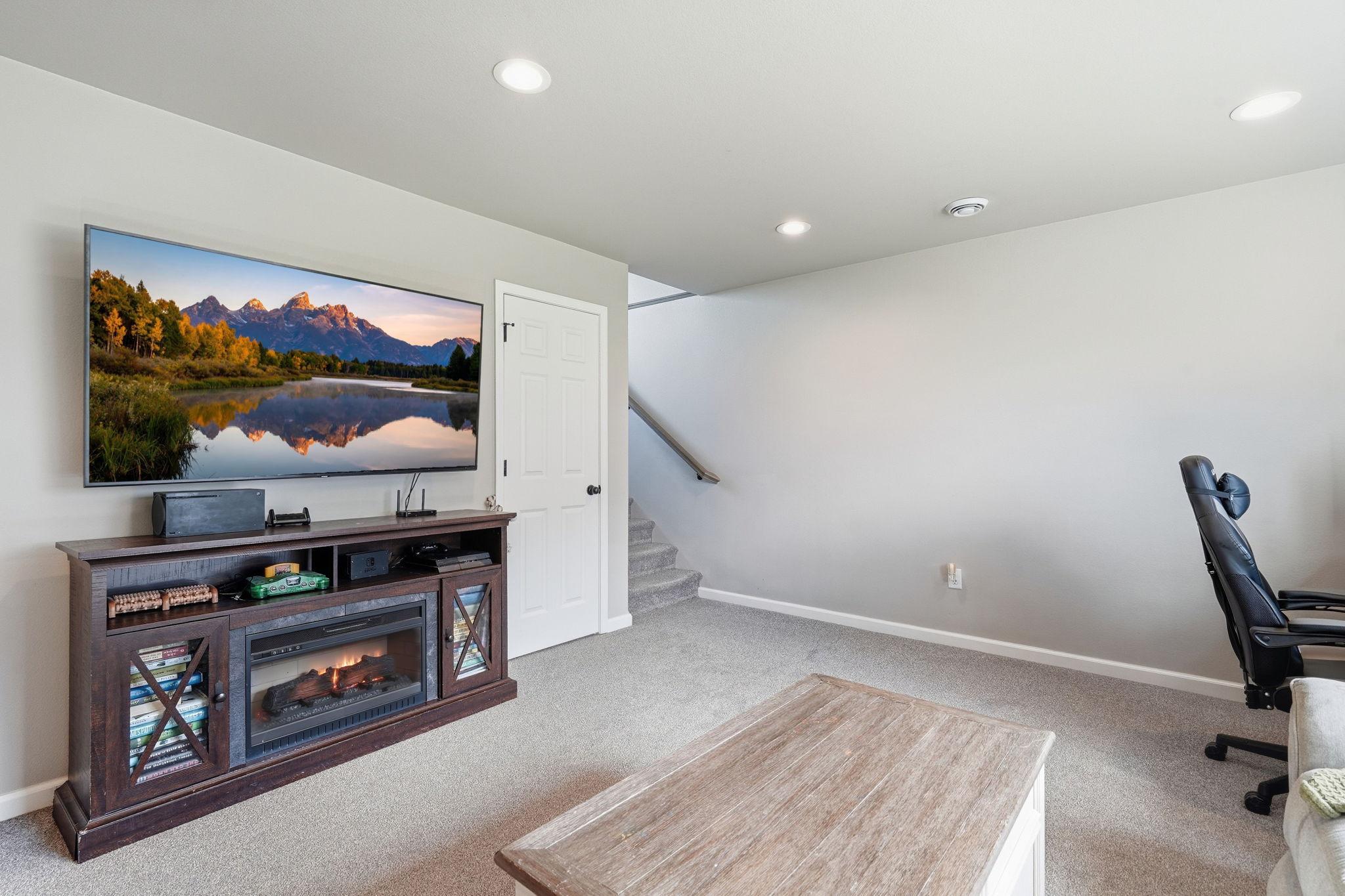 2019 single family home for sale at 101 5th Street E in Horace, ND — 3 bed, 2 bath (photo 18 of 44)