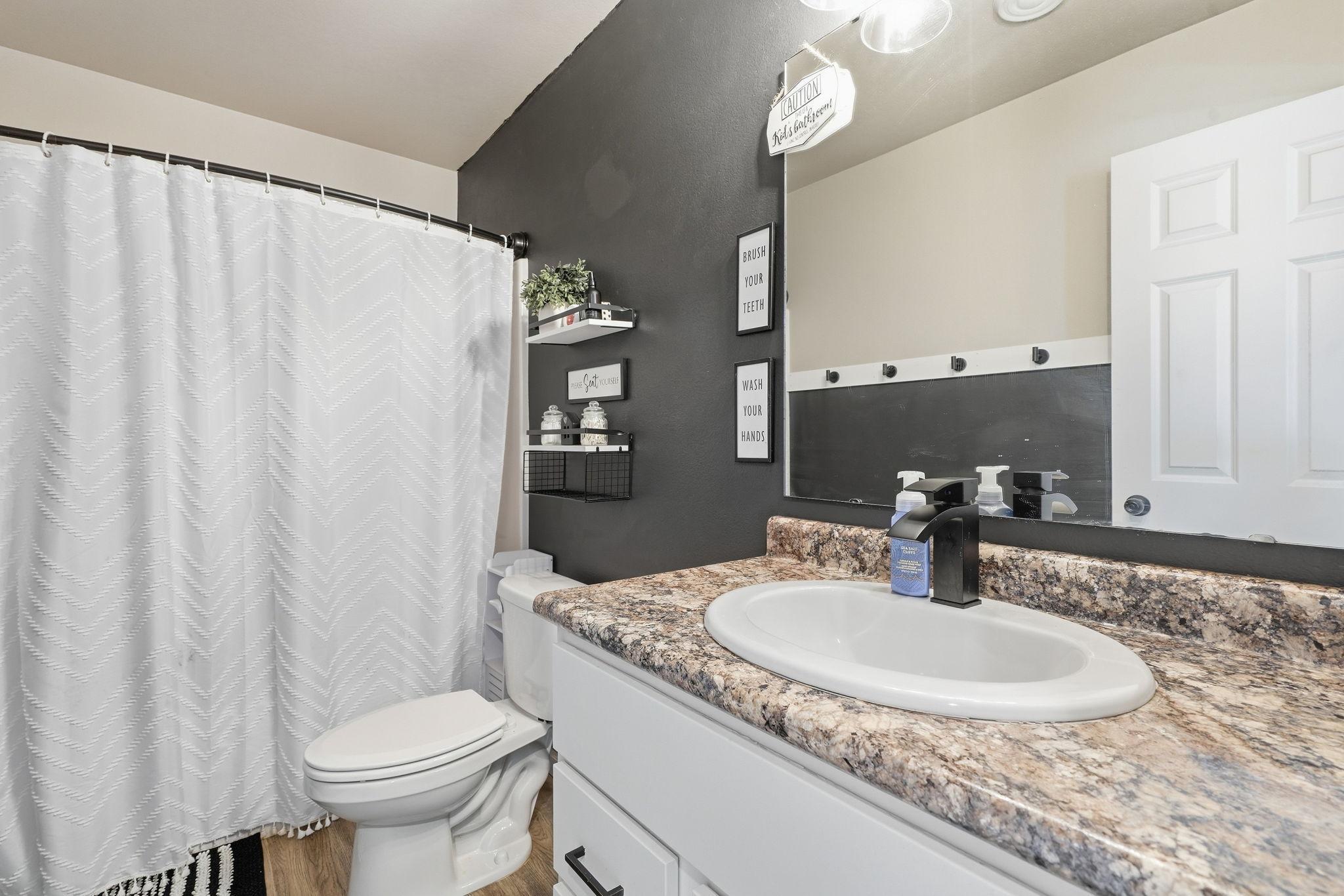 2019 single family home for sale at 101 5th Street E in Horace, ND — 3 bed, 2 bath (photo 21 of 44)
