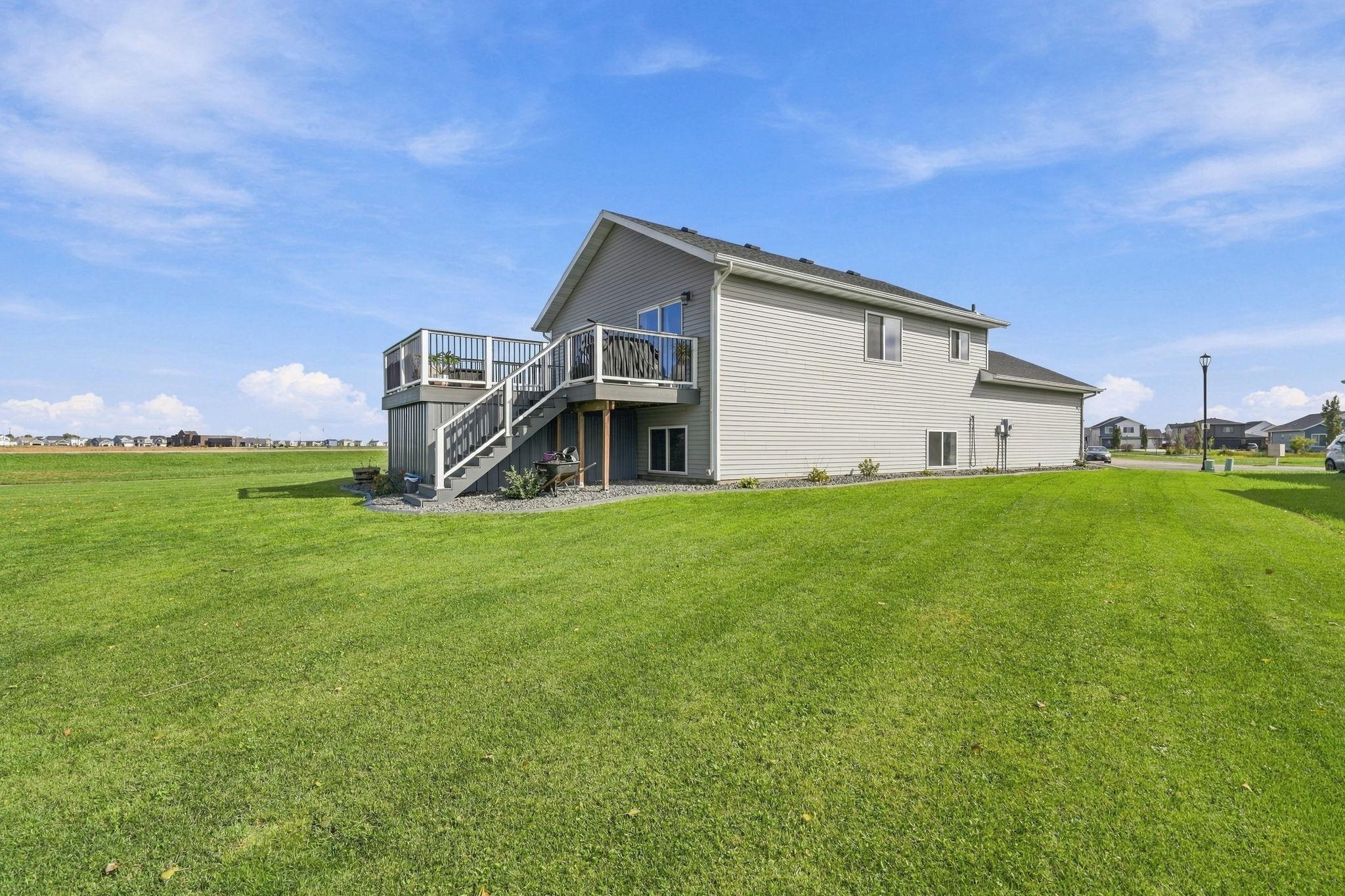 2019 single family home for sale at 101 5th Street E in Horace, ND — 3 bed, 2 bath (photo 34 of 44)