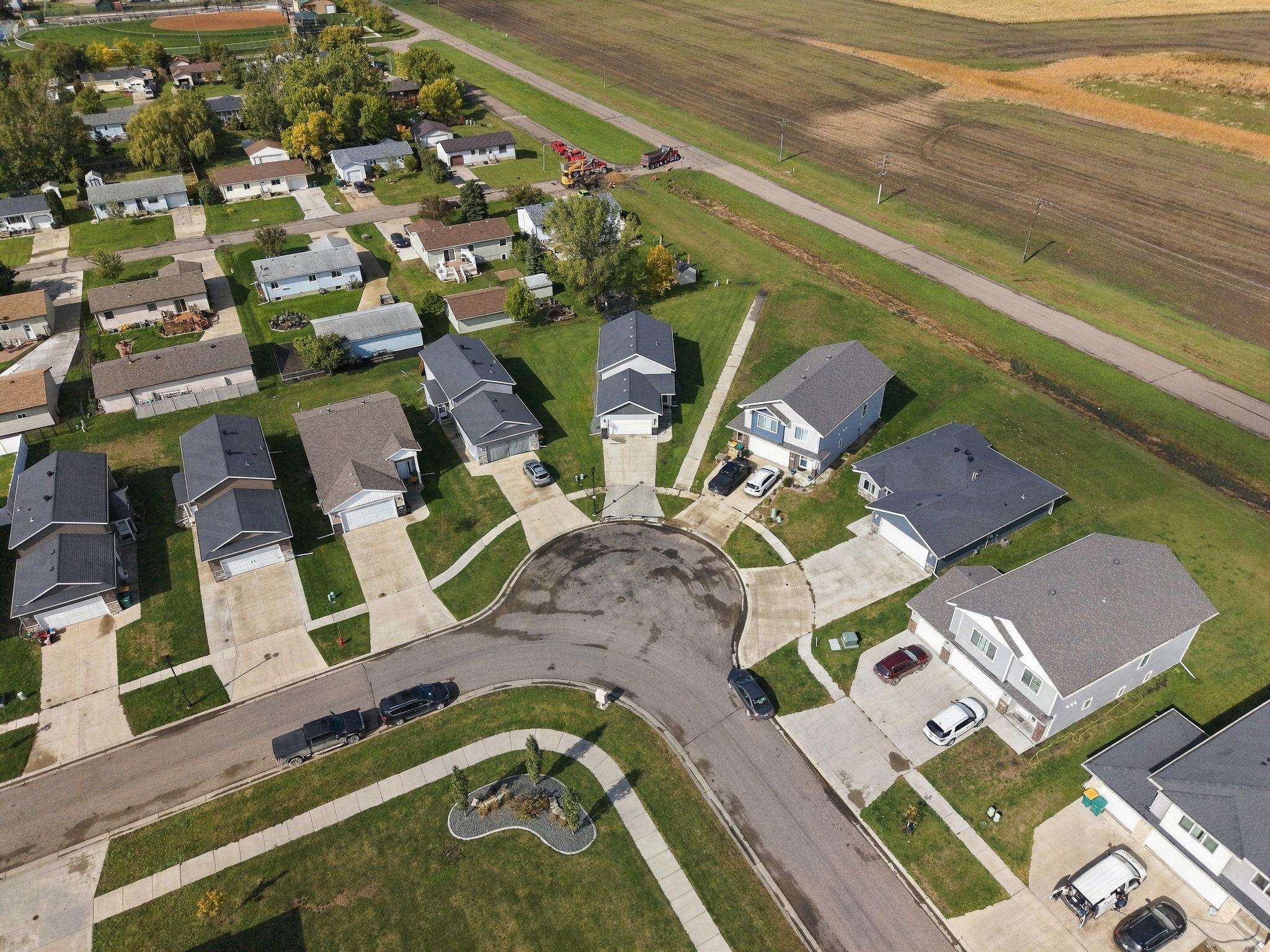 2019 single family home for sale at 101 5th Street E in Horace, ND — 3 bed, 2 bath (photo 39 of 44)