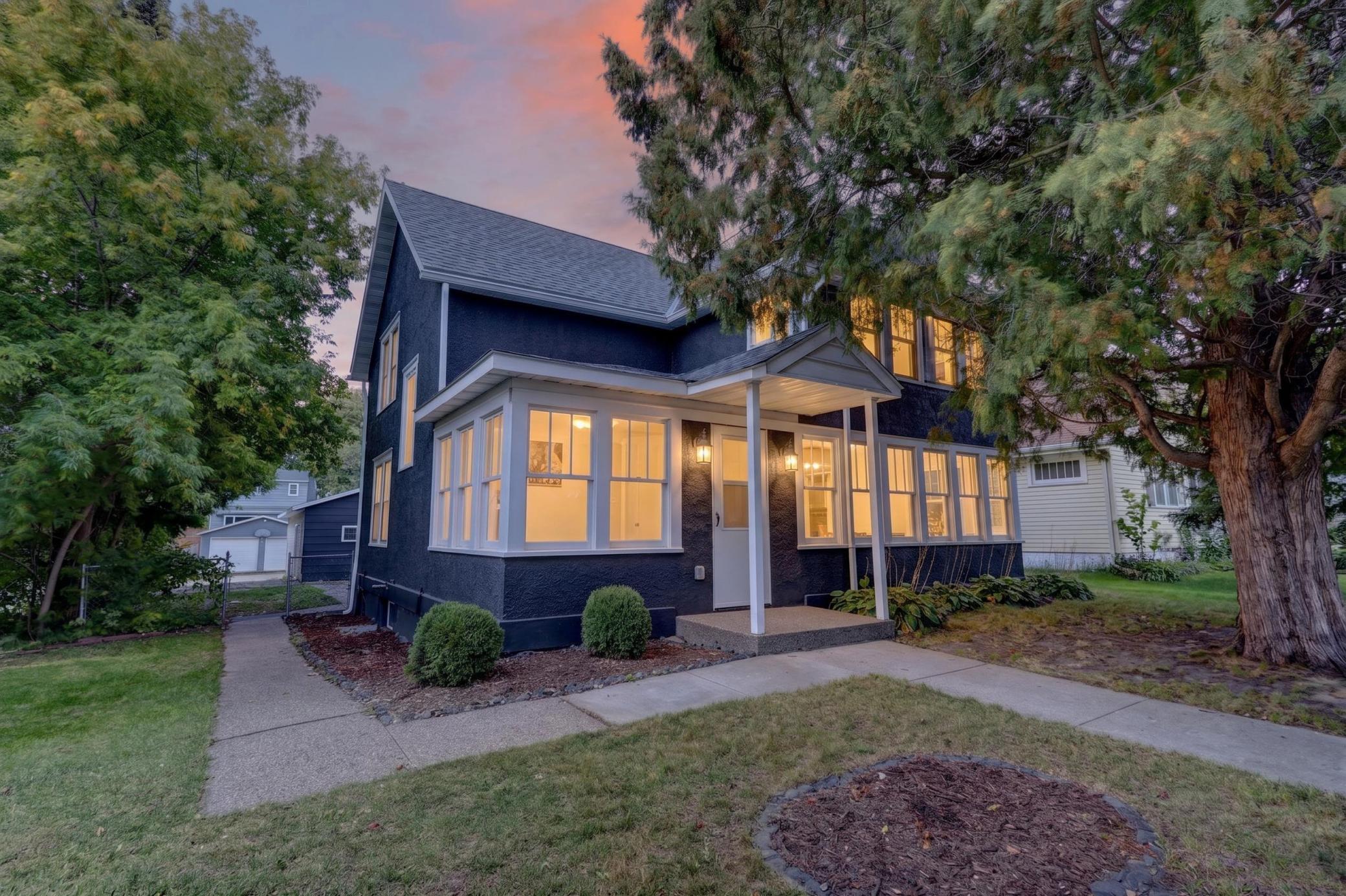 1890 single family home for sale at 811 NW 1st Avenue in Grand Rapids, MN — 4 bed, 2 bath (photo 2 of 62)