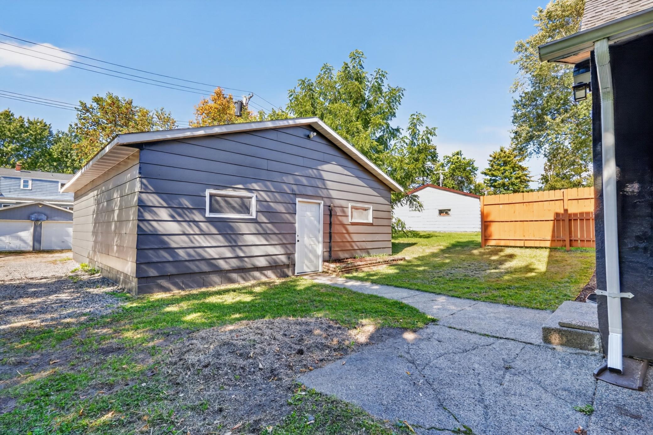 1890 single family home for sale at 811 NW 1st Avenue in Grand Rapids, MN — 4 bed, 2 bath (photo 40 of 62)