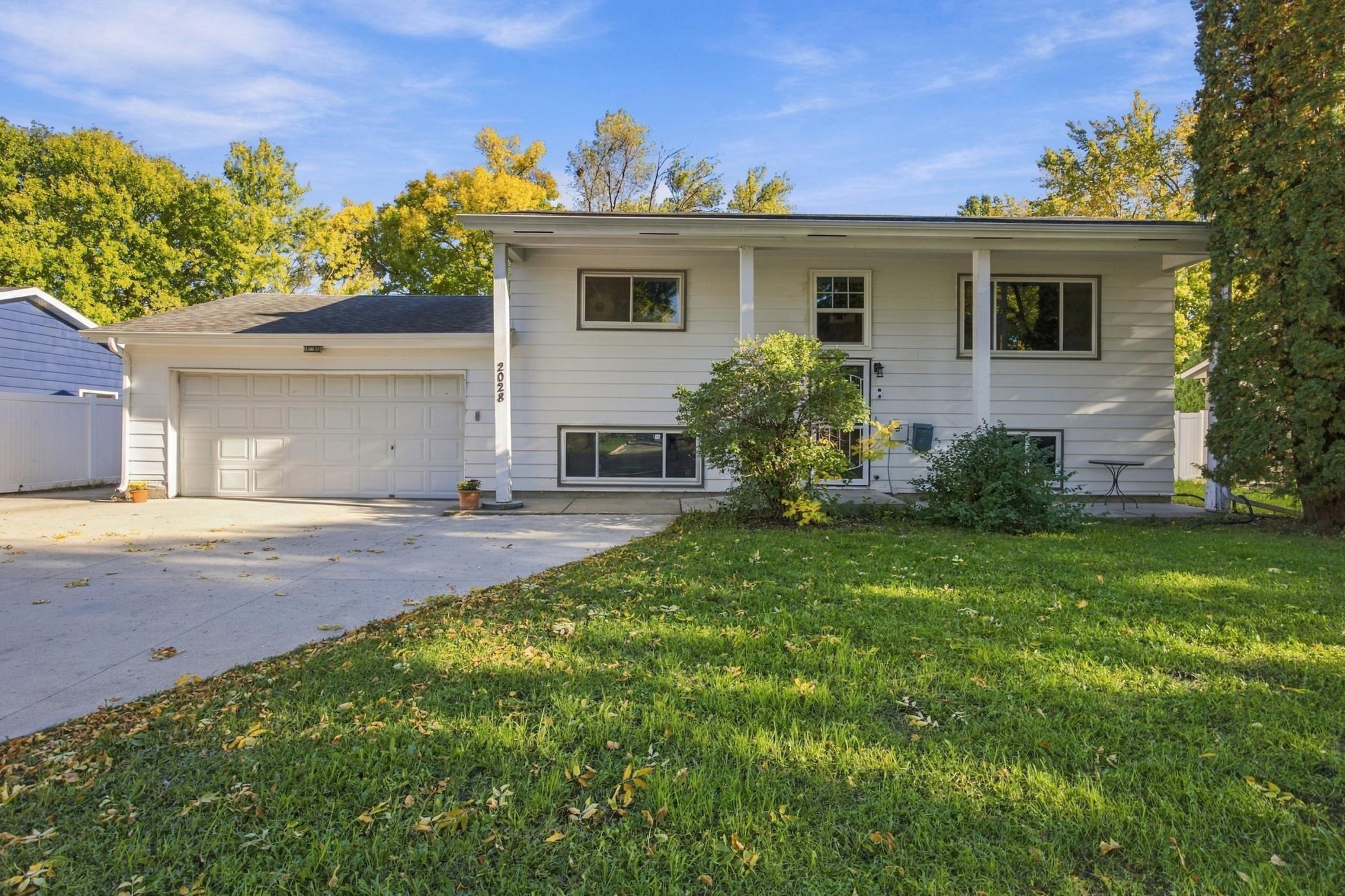 single family home for sale at 2028 16th Street S in Moorhead, MN — 4 bed, 2 bath