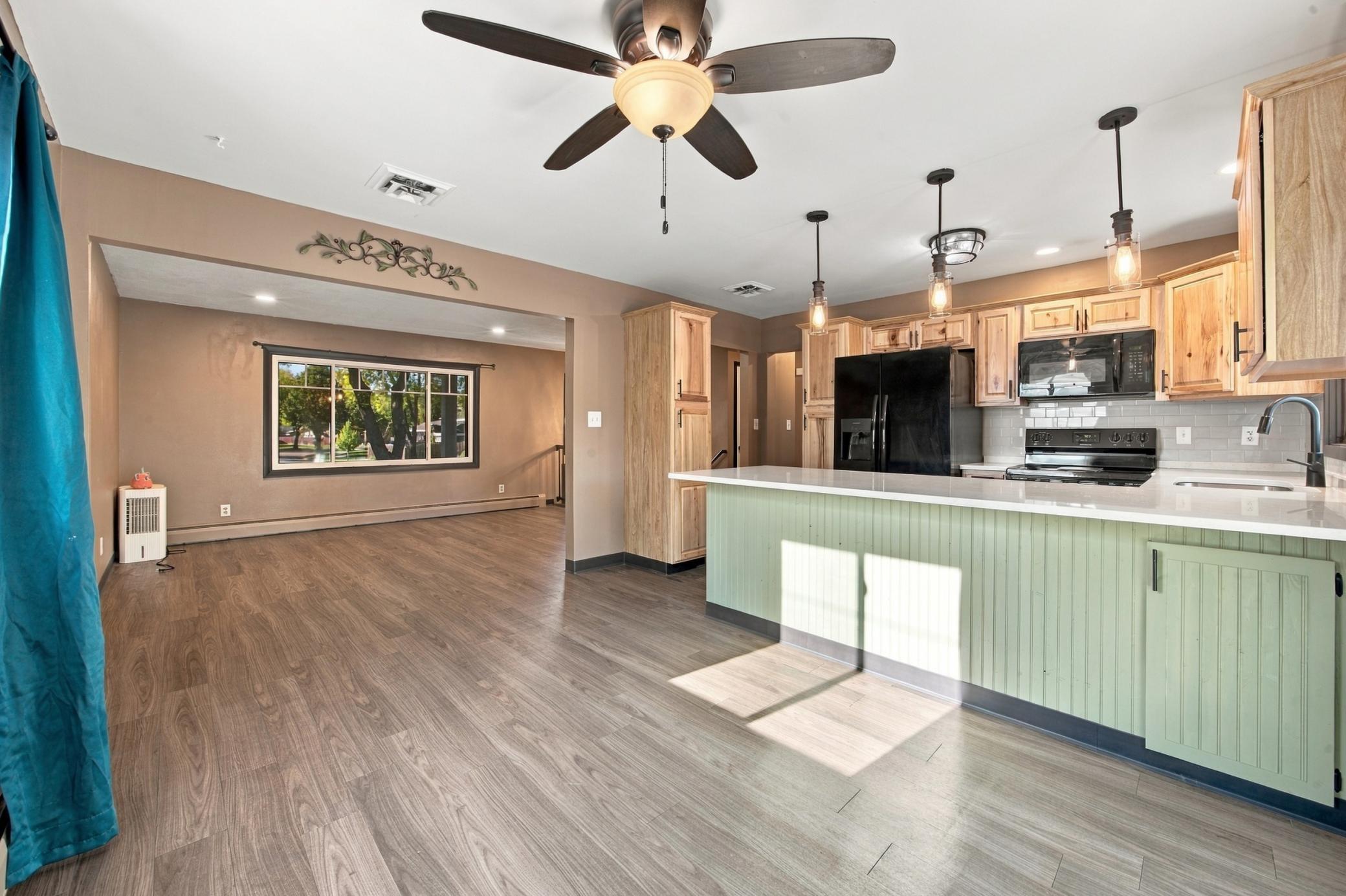 1965 single family home for sale at 2028 16th Street S in Moorhead, MN — 4 bed, 2 bath (photo 12 of 28)