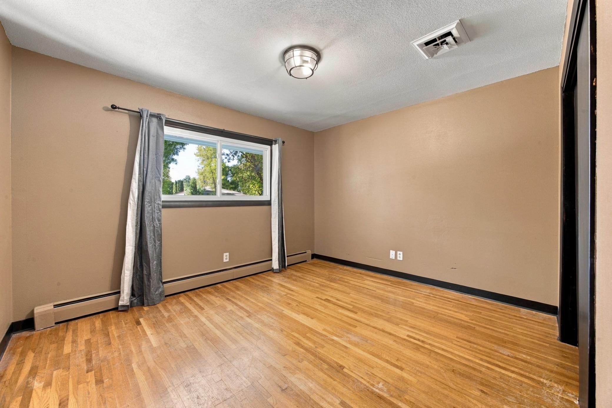 1965 single family home for sale at 2028 16th Street S in Moorhead, MN — 4 bed, 2 bath (photo 13 of 28)