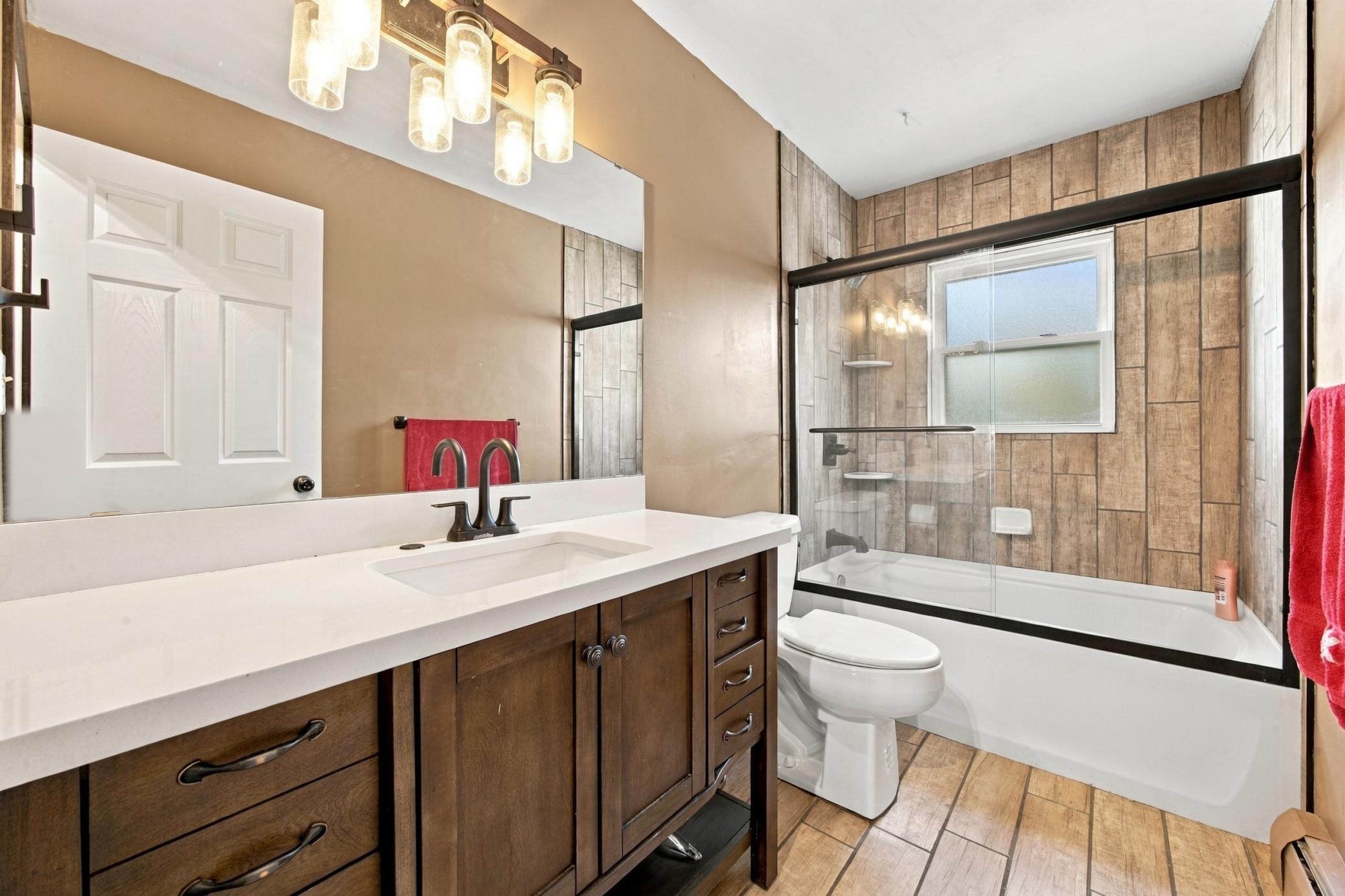 1965 single family home for sale at 2028 16th Street S in Moorhead, MN — 4 bed, 2 bath (photo 17 of 28)