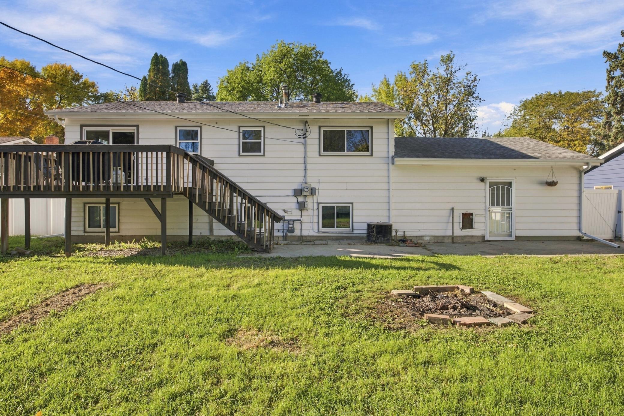 1965 single family home for sale at 2028 16th Street S in Moorhead, MN — 4 bed, 2 bath (photo 26 of 28)