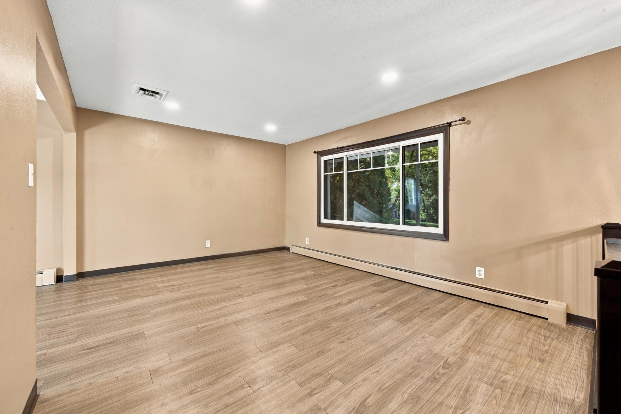 1965 single family home for sale at 2028 16th Street S in Moorhead, MN — 4 bed, 2 bath (photo 5 of 28)
