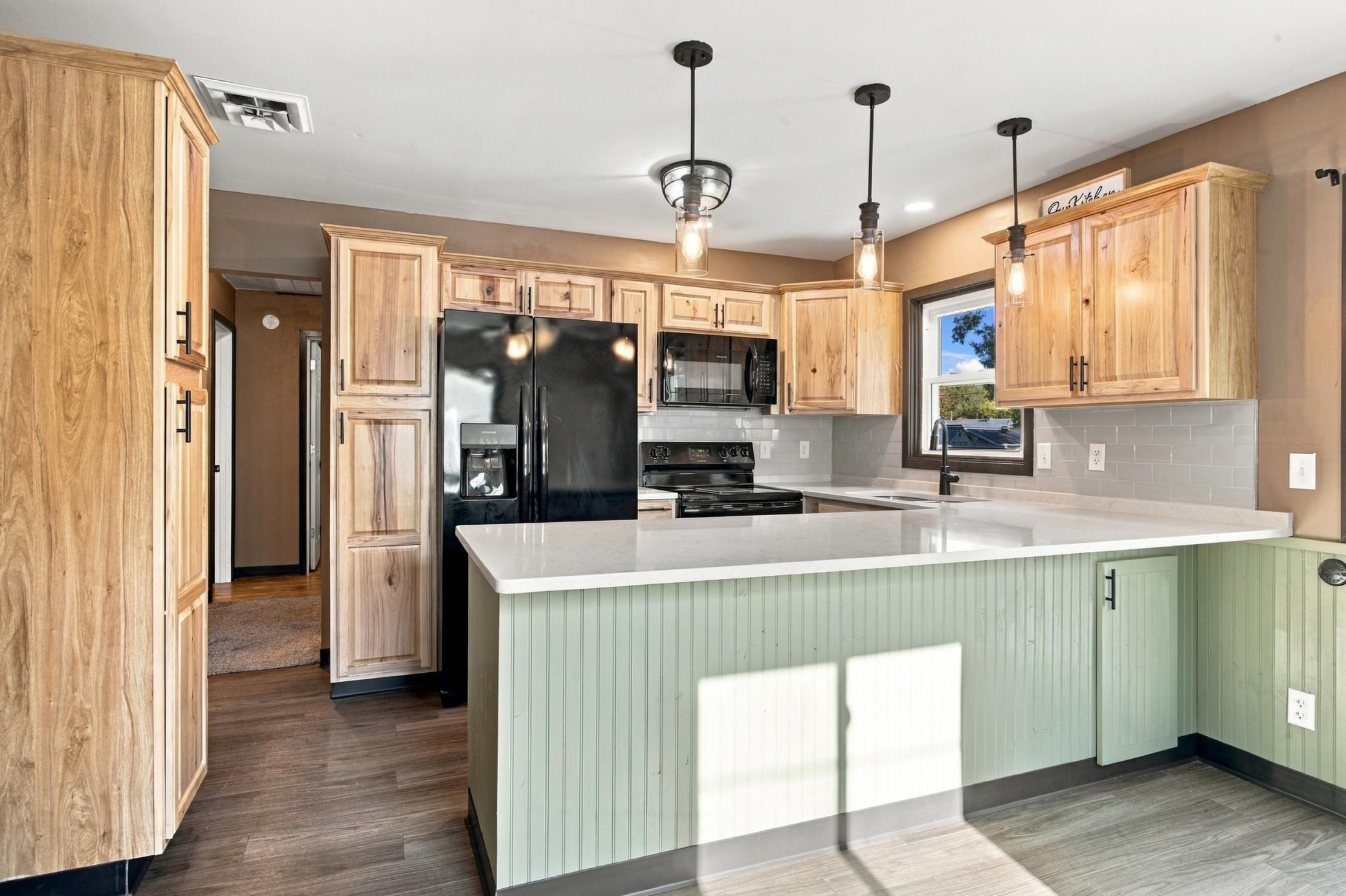 1965 single family home for sale at 2028 16th Street S in Moorhead, MN — 4 bed, 2 bath (photo 8 of 28)