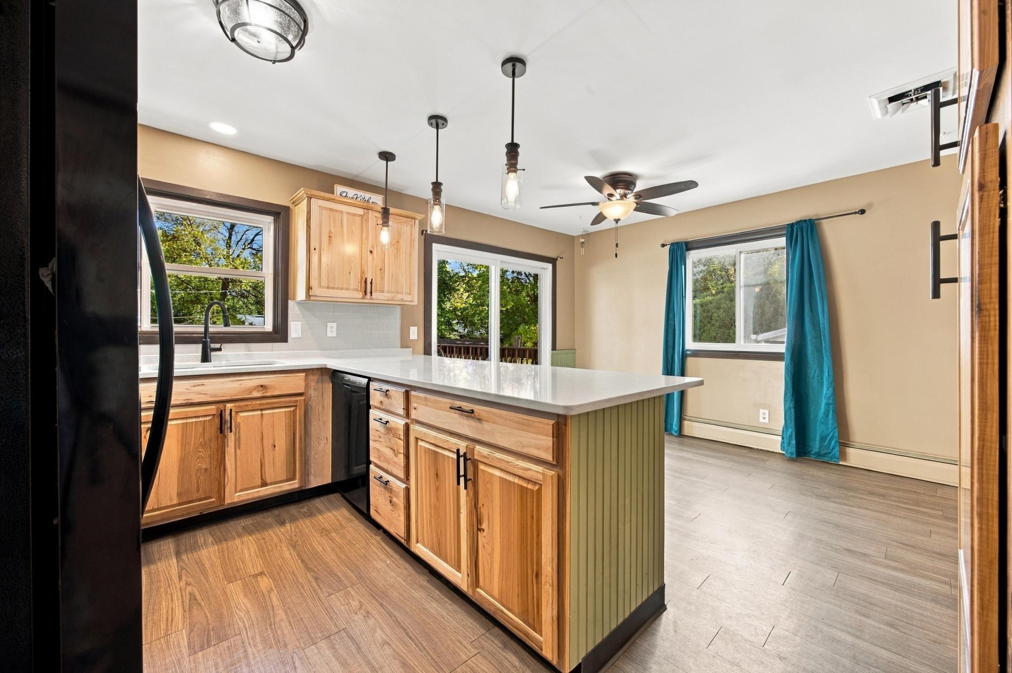 1965 single family home for sale at 2028 16th Street S in Moorhead, MN — 4 bed, 2 bath (photo 9 of 28)