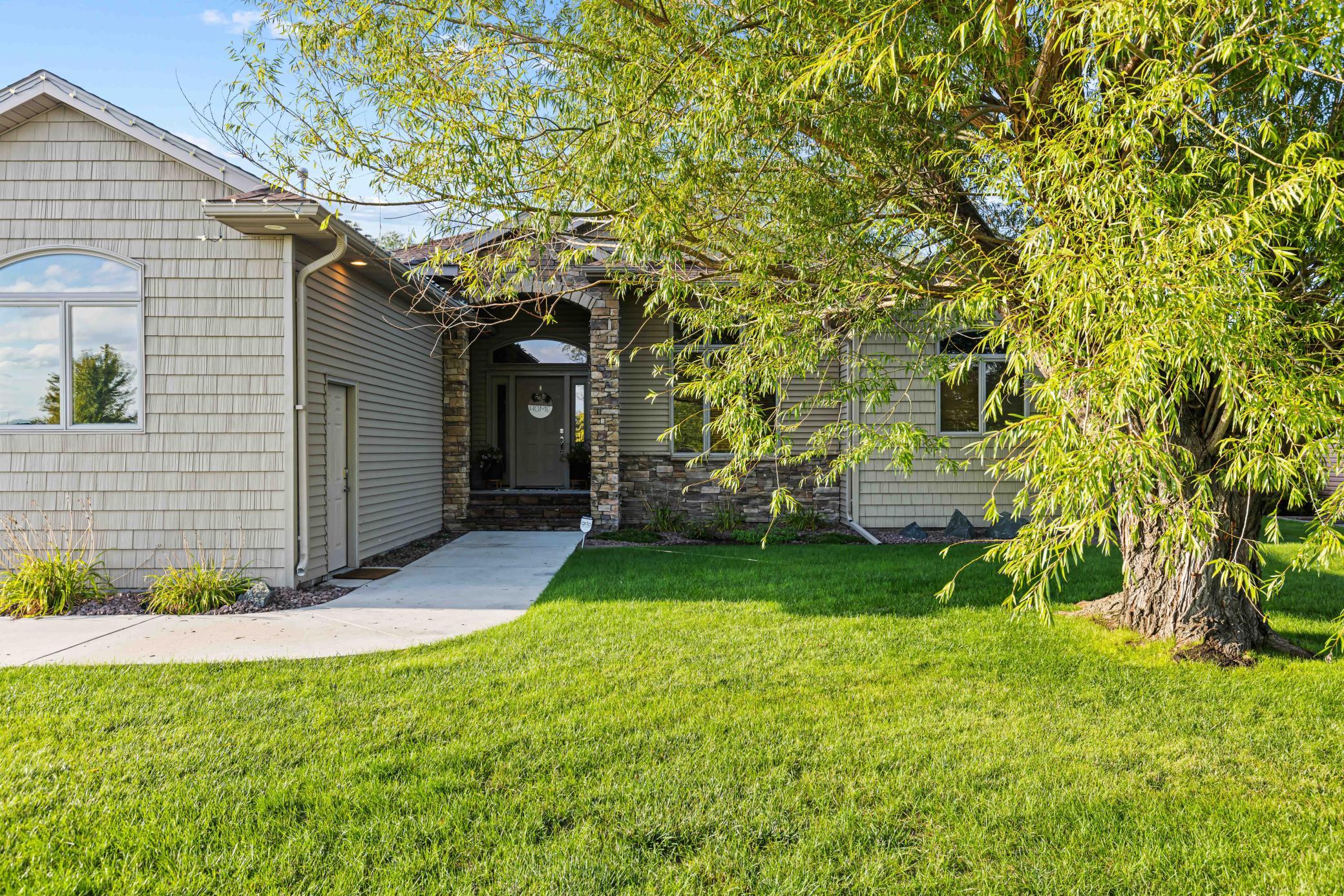 2007 single family home for sale at 4295 49th Avenue S in Fargo, ND — 4 bed, 3 bath (photo 3 of 61)