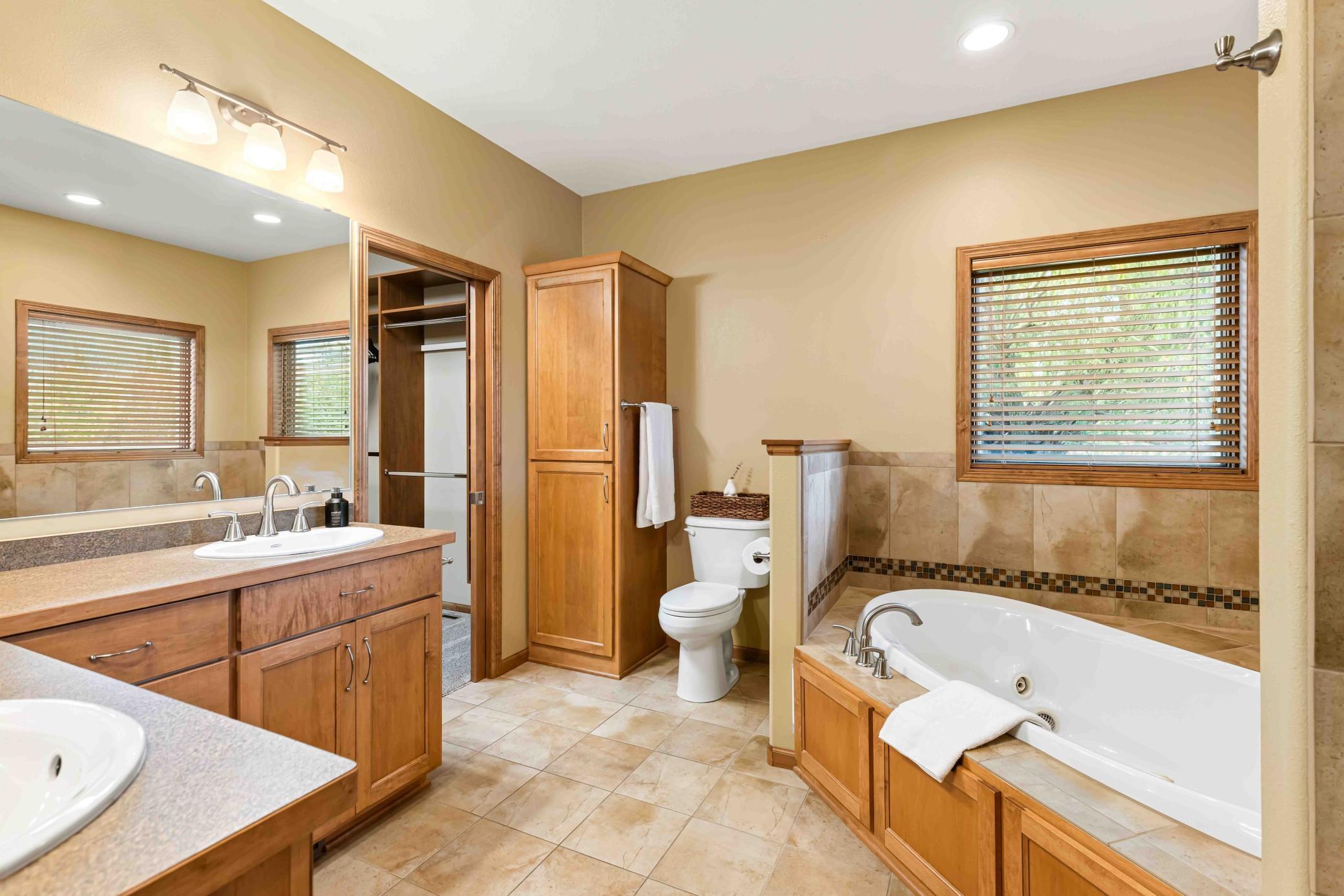 2007 single family home for sale at 4295 49th Avenue S in Fargo, ND — 4 bed, 3 bath (photo 30 of 61)